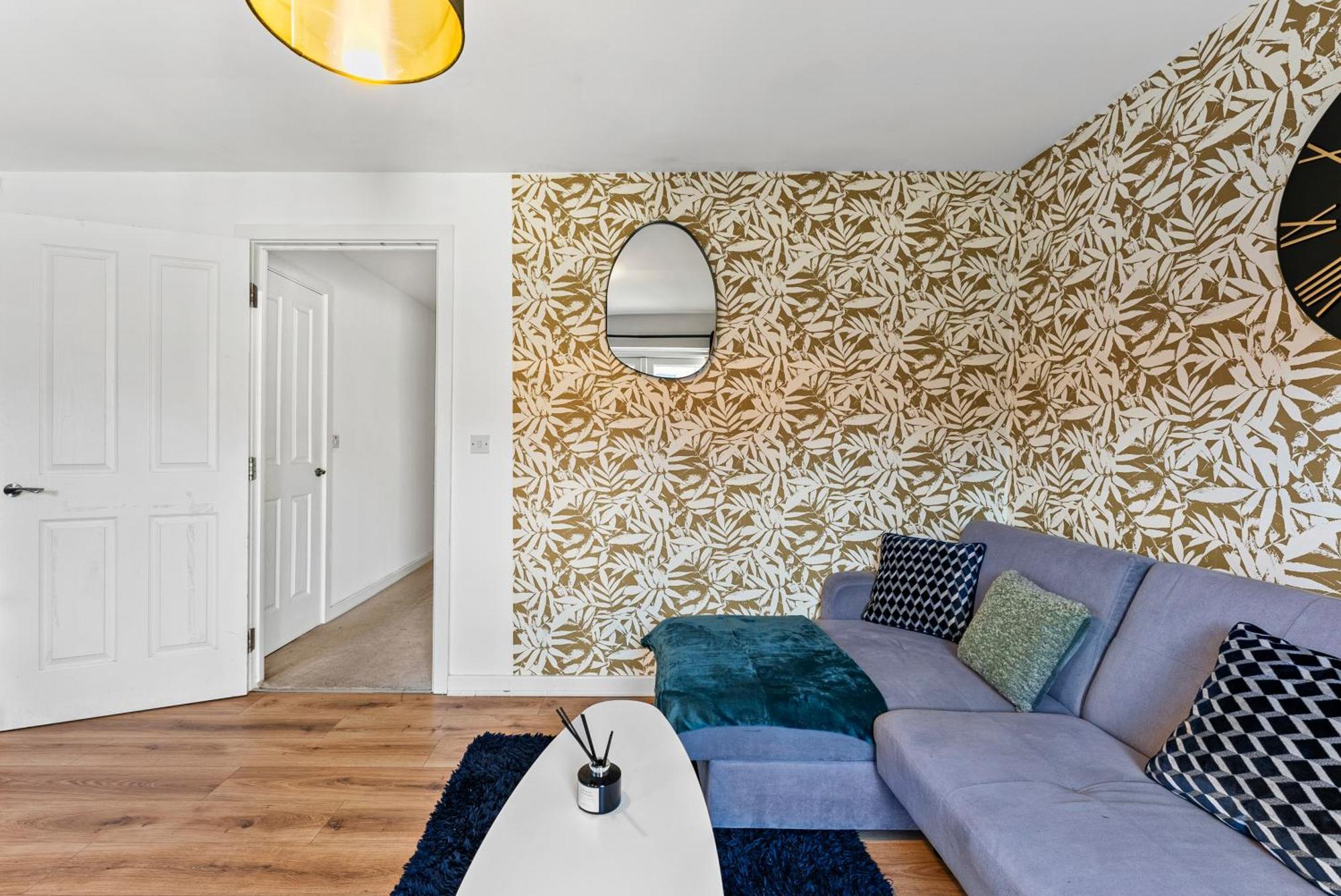Sleek And Stylish 3 Bed In - Parking Holiday home