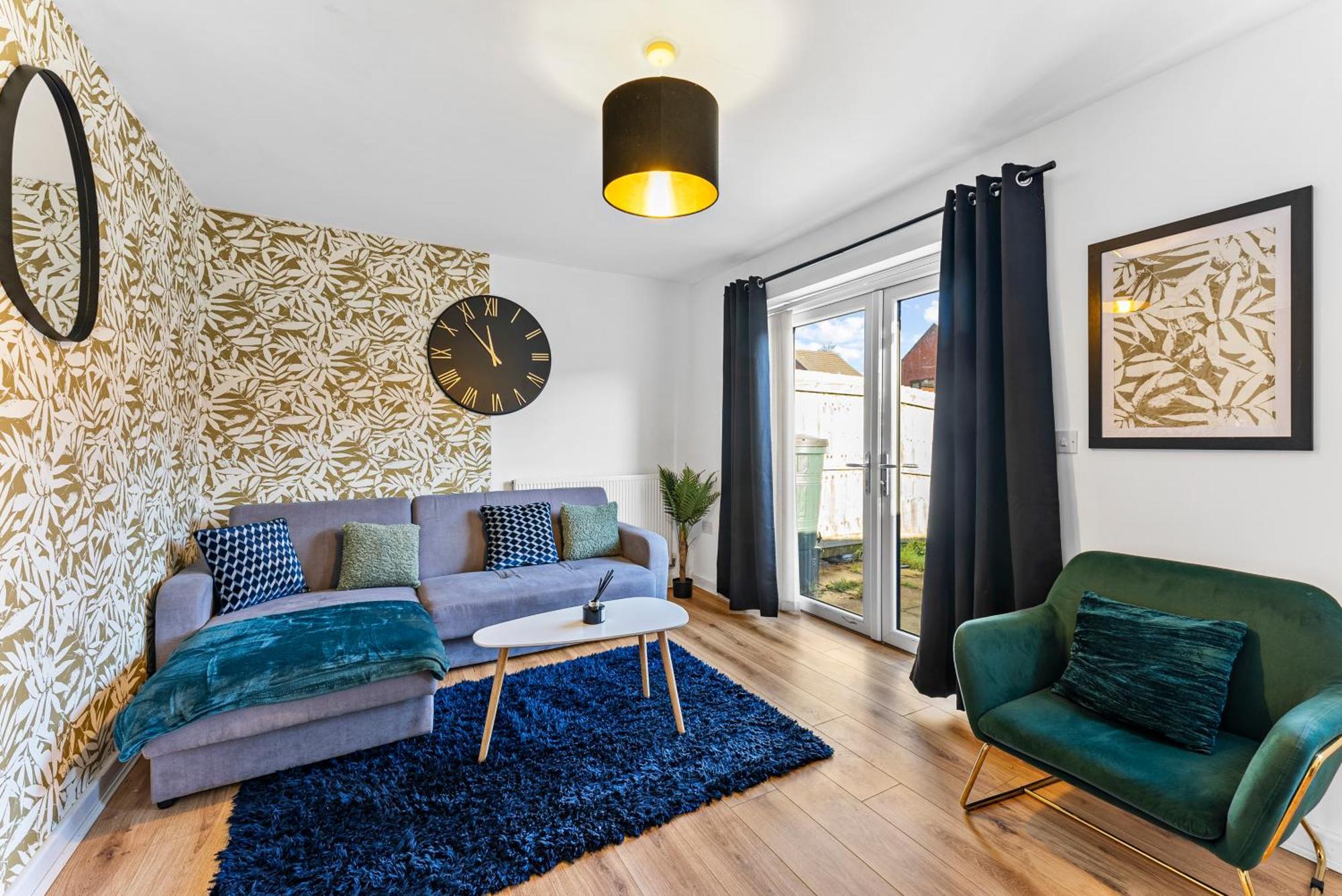 Sleek And Stylish 3 Bed In - Parking Manchester