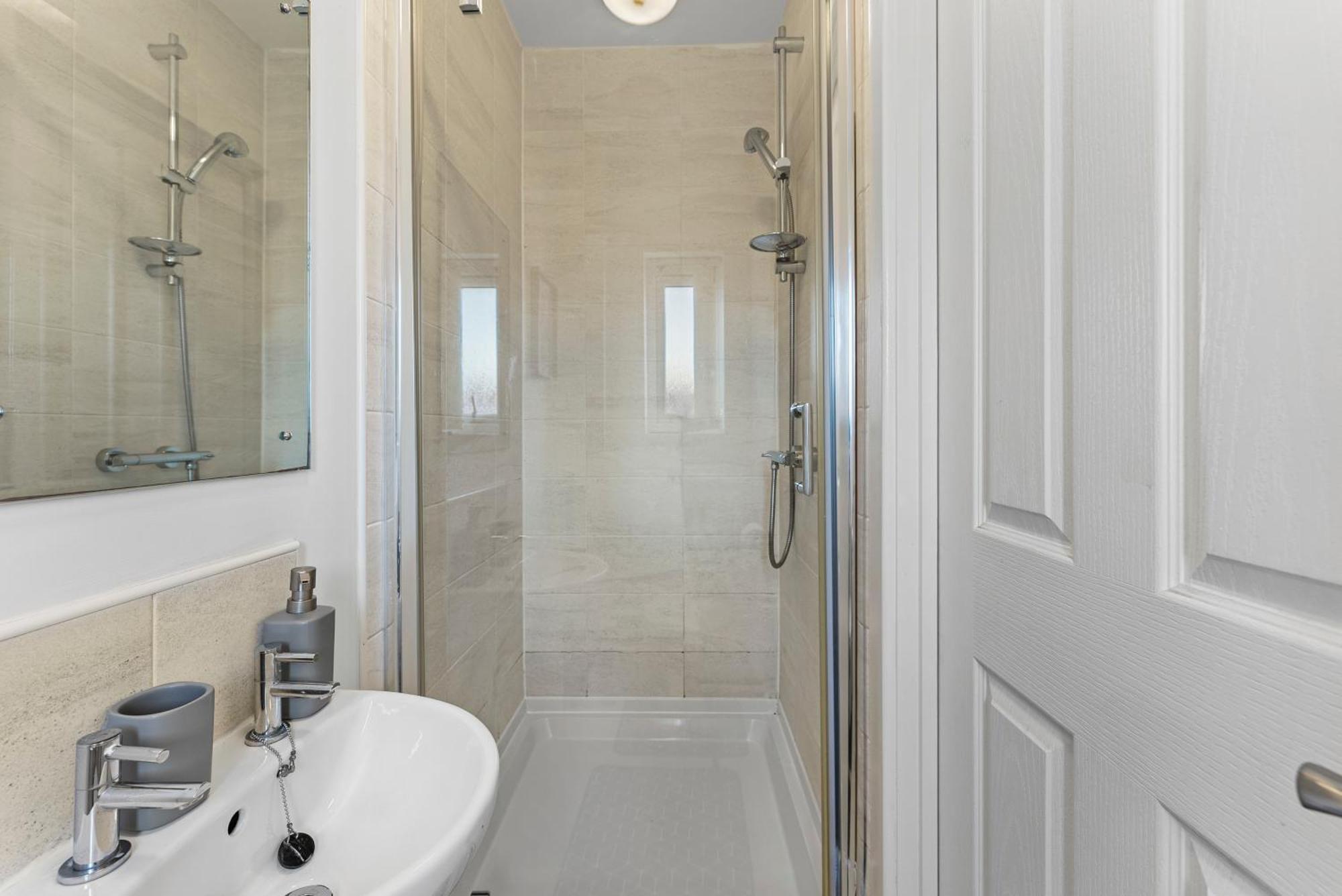 Sleek And Stylish 3 Bed In - Parking Holiday home