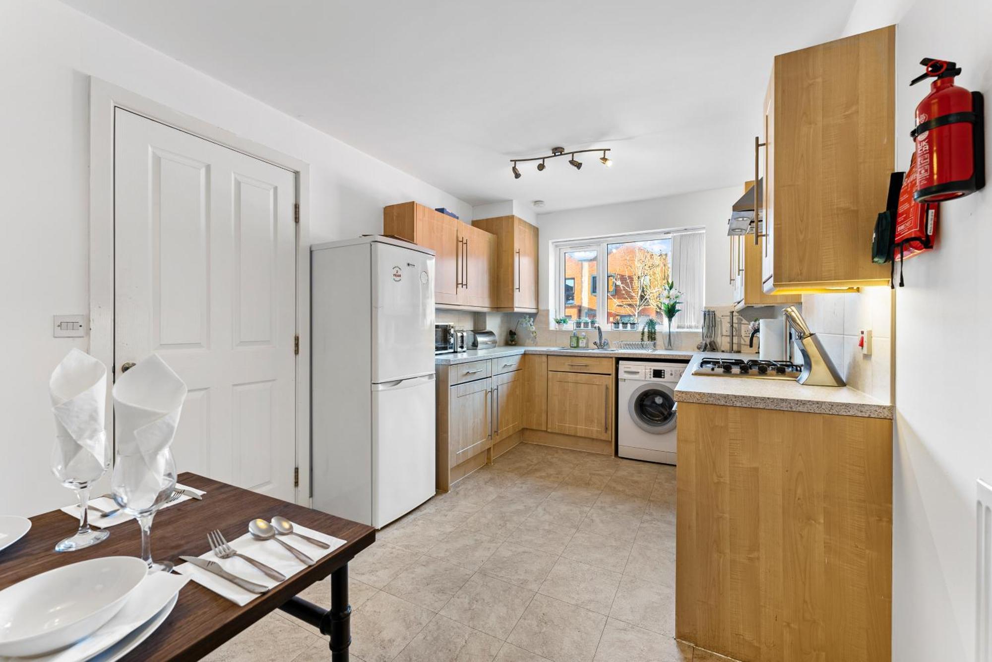 Sleek And Stylish 3 Bed In - Parking Manchester