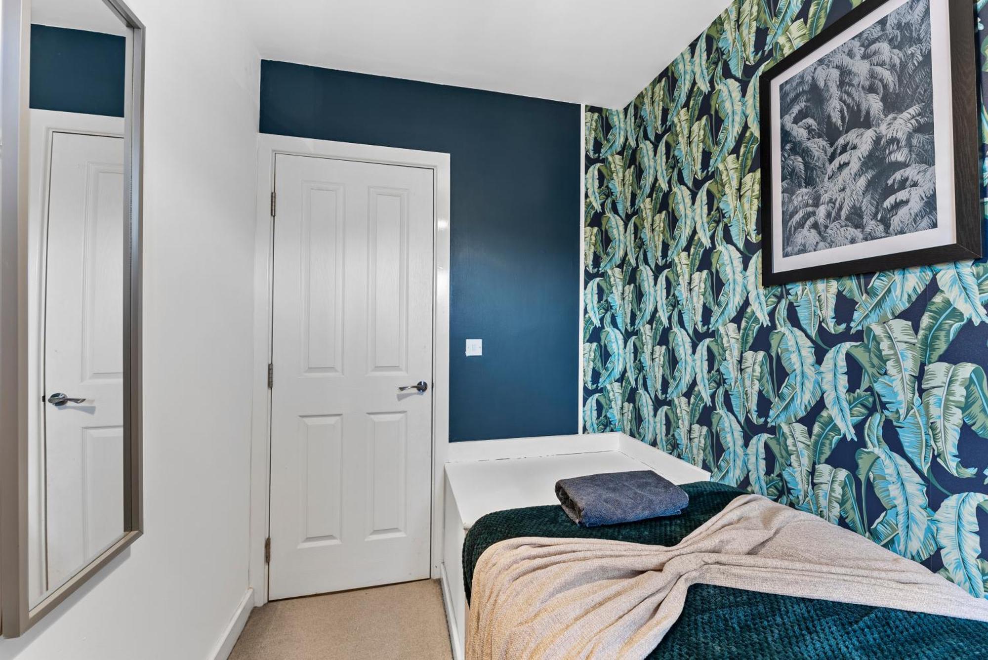 Holiday home Sleek And Stylish 3 Bed In - Parking Manchester