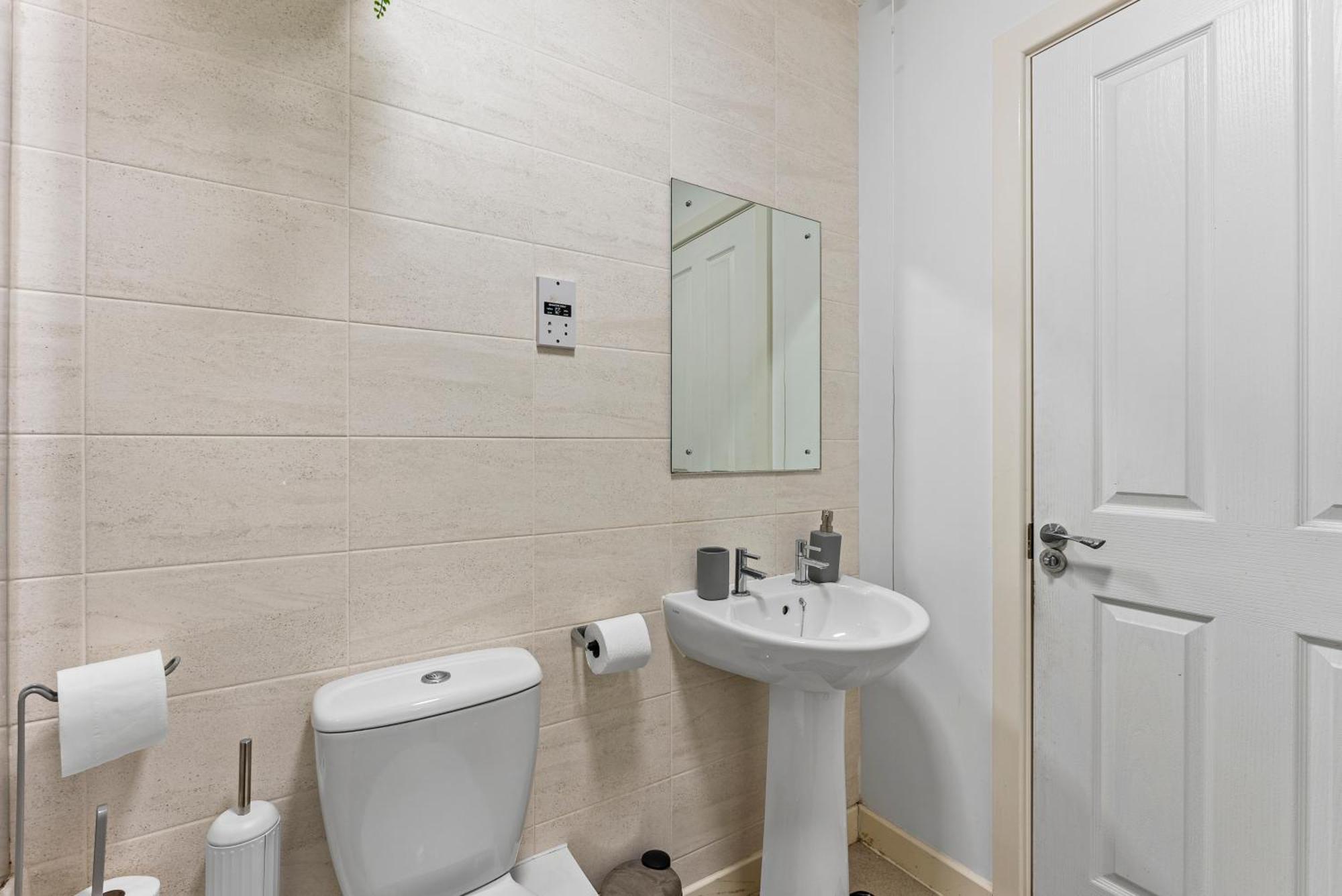 Sleek And Stylish 3 Bed In - Parking Holiday home