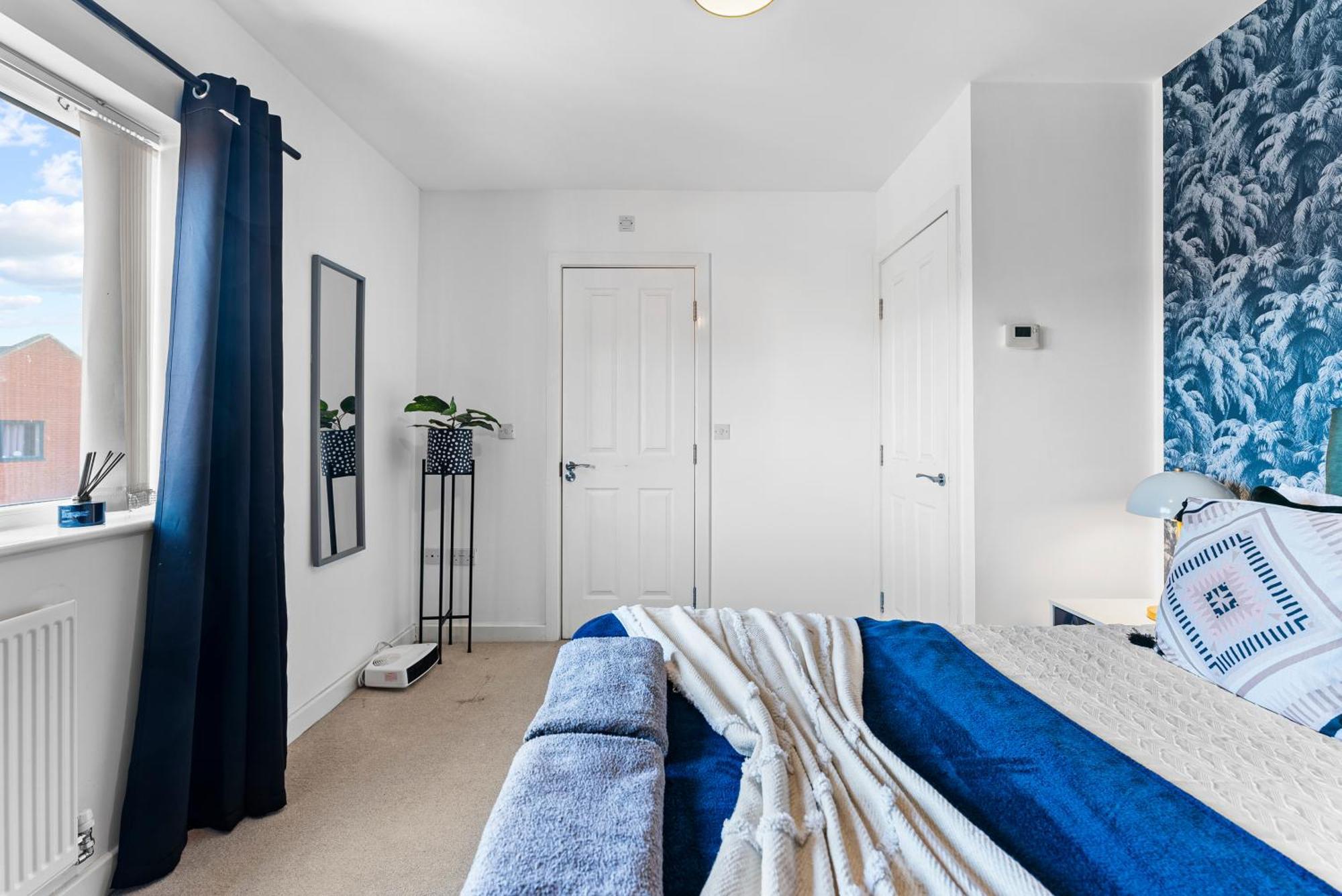 Holiday home Sleek And Stylish 3 Bed In - Parking *