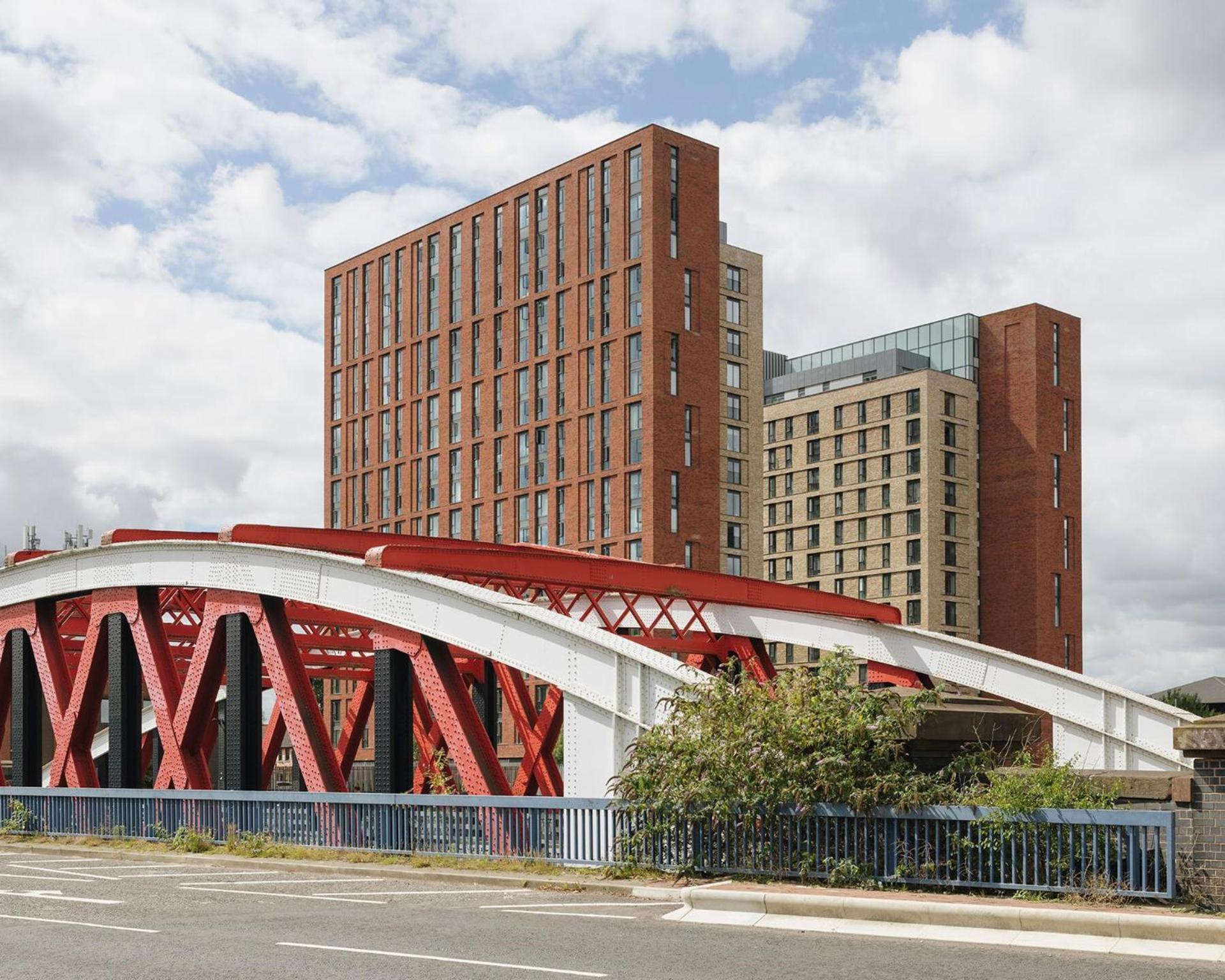 Terrace Retreat-cinema & Free Parking *
