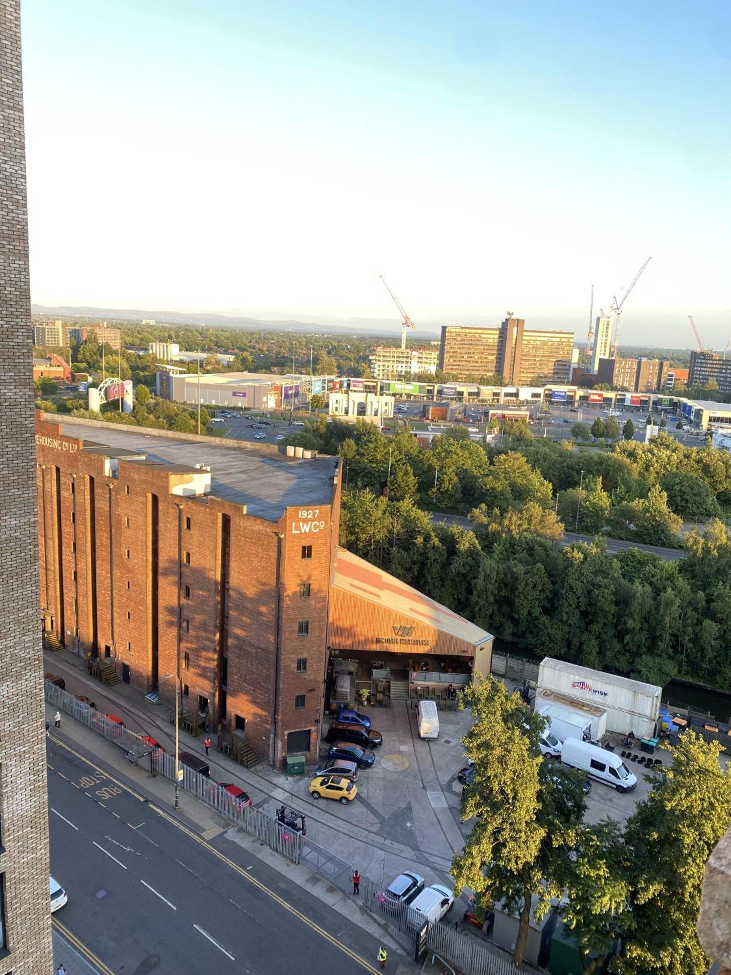 Terrace Retreat-cinema & Free Parking Apartment Manchester