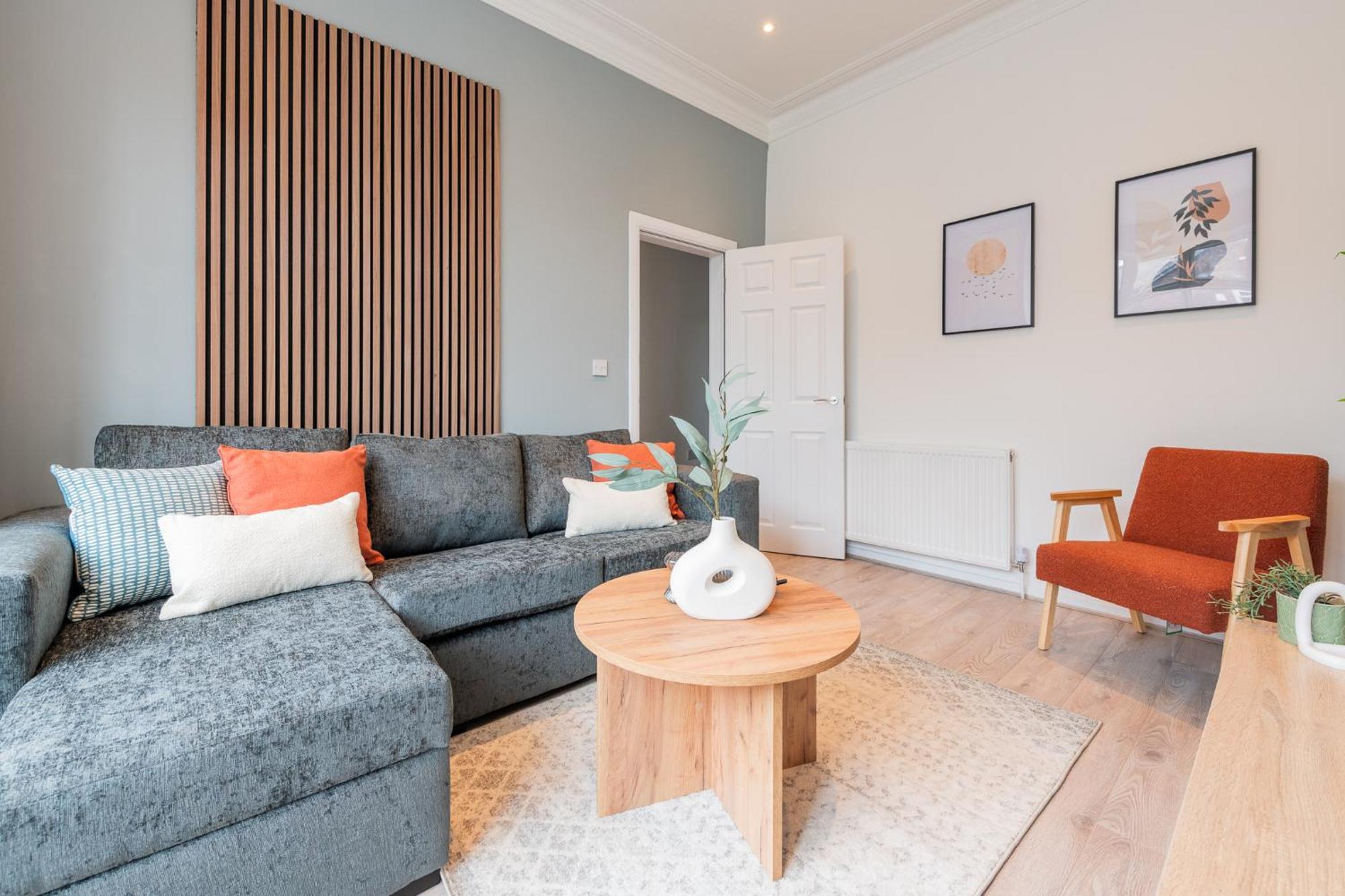 Apartment Modern Salford 3 Bedroom House, 3 Bathroom, Easy Access, Ideal For Contractors & Long - Nordstay Manchester