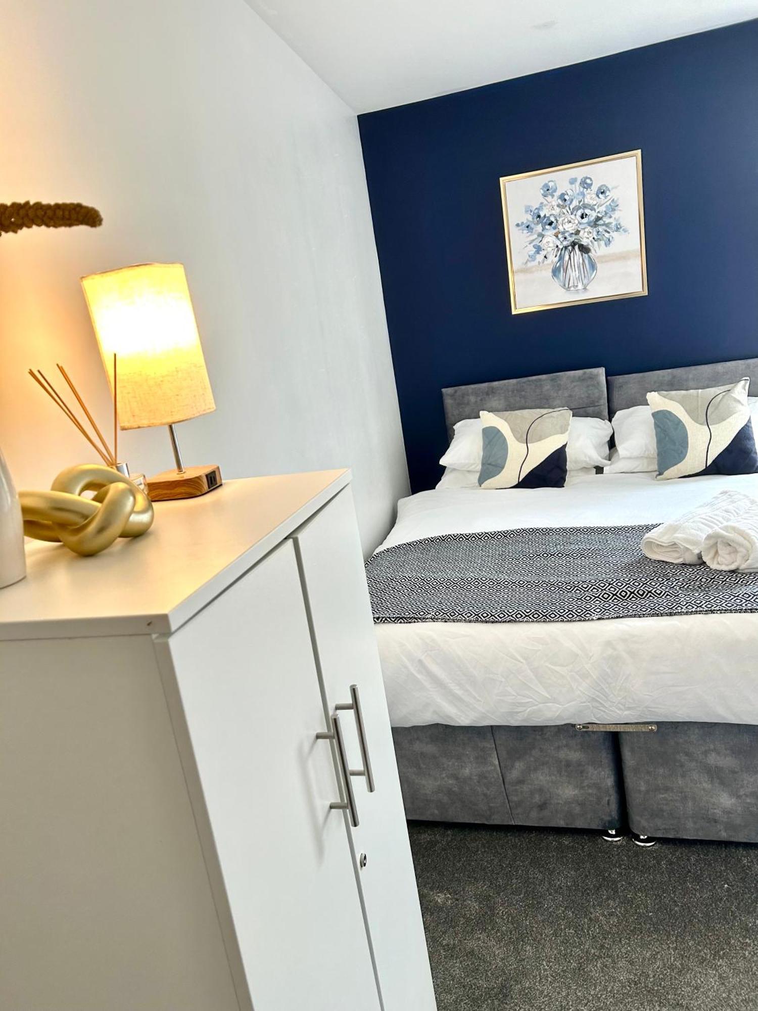 Luxury - Opposite Etihad Stadium N Coop Live W Secure Parking *