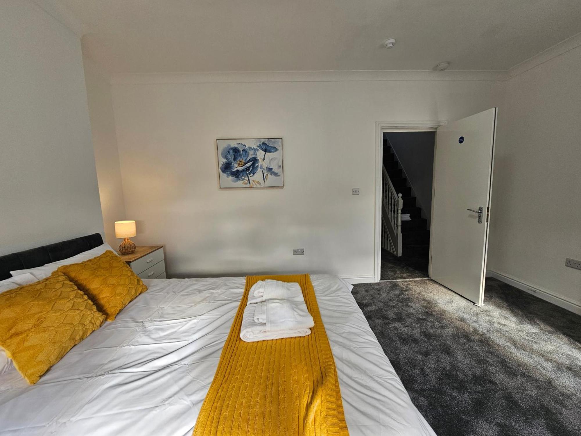 Modern Spacious 6Bd Haven 8 Min From City Centre Holiday home