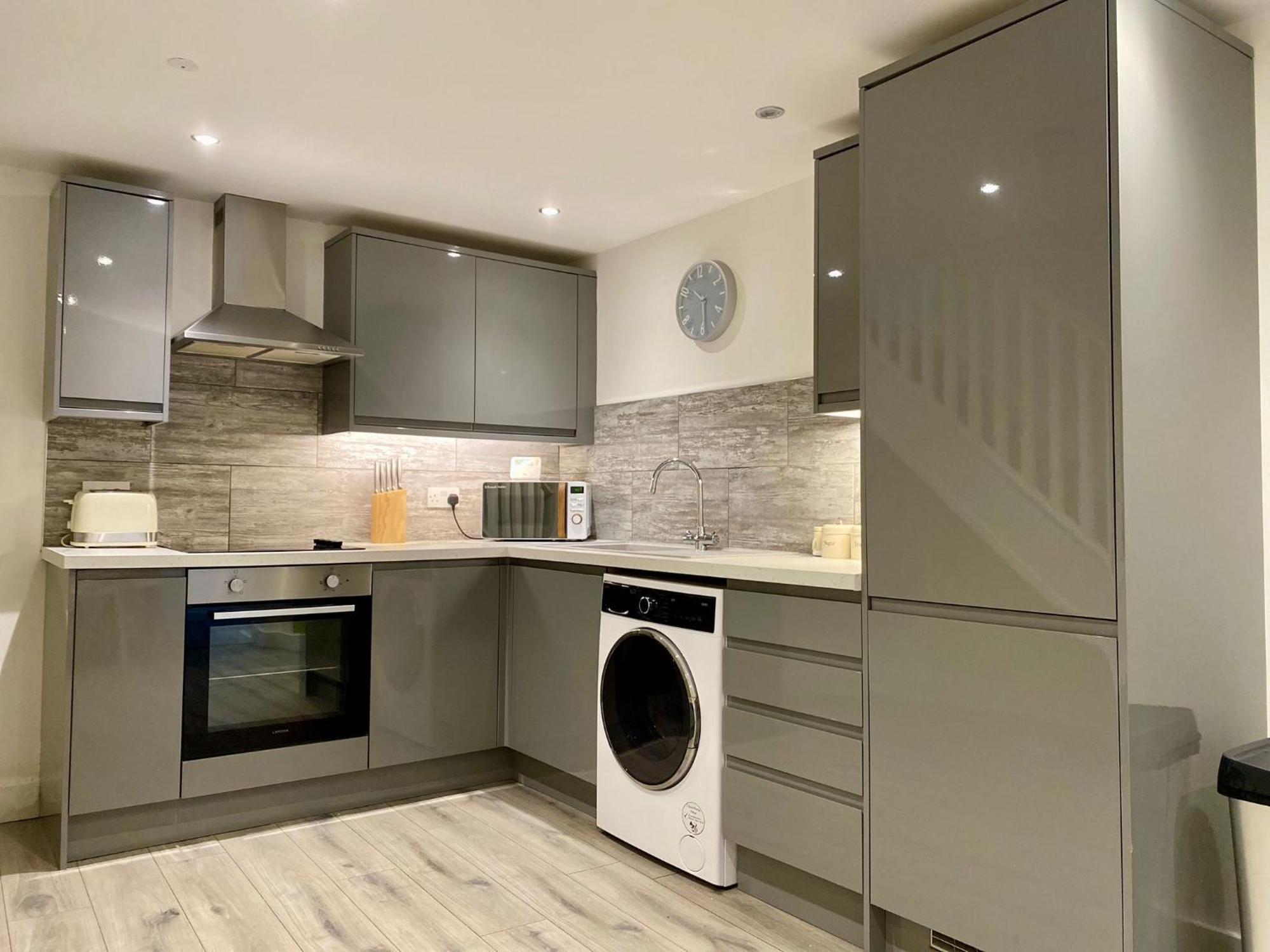 Apartment 6 *