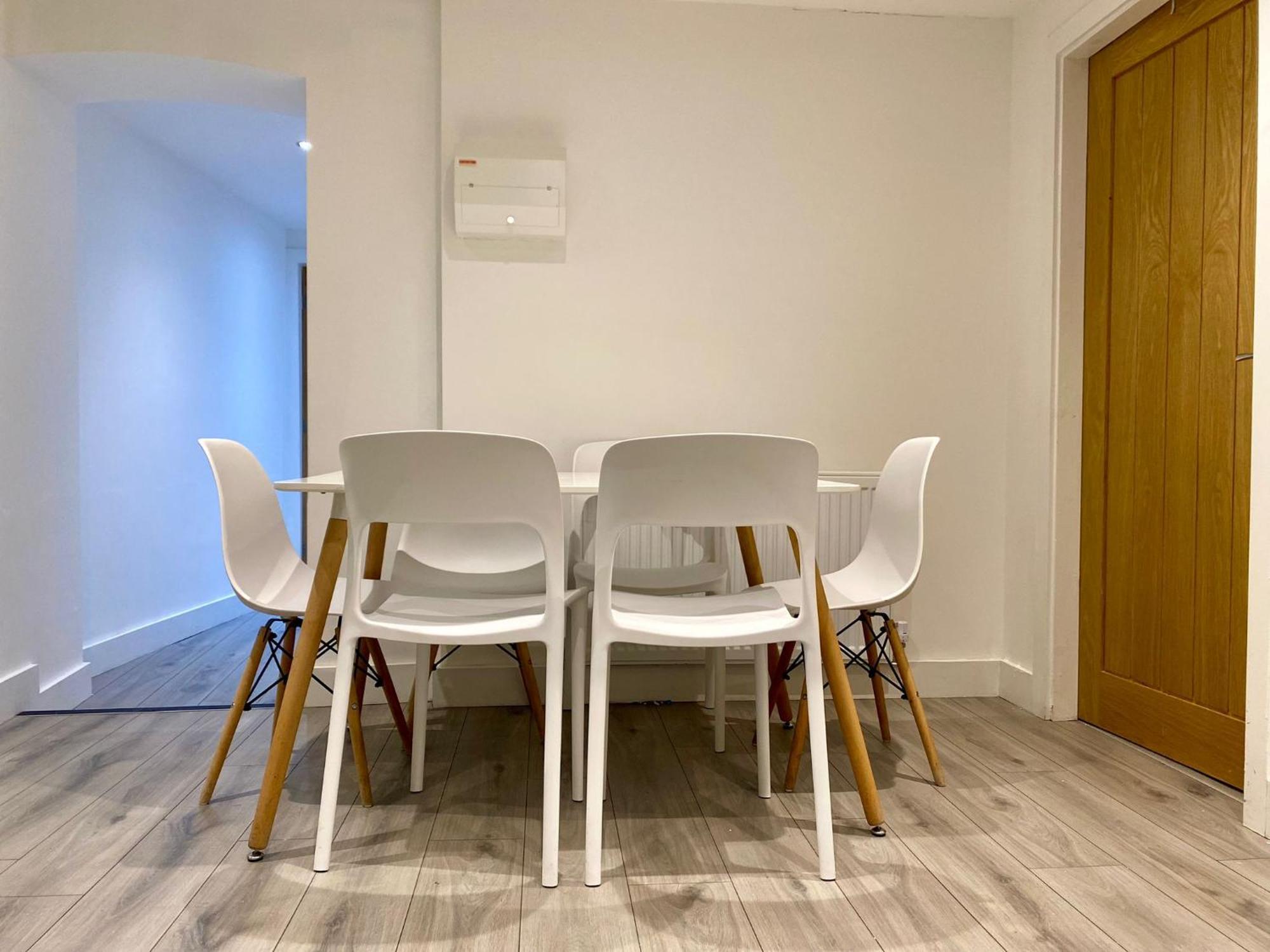 Apartment 6 *
