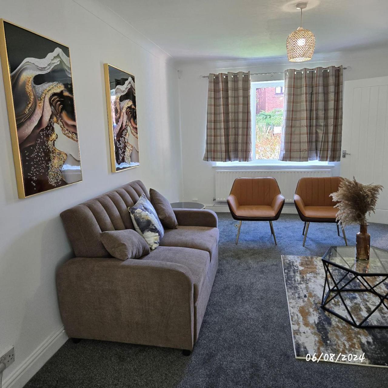 Holiday home Laurel Three Bed House With Free Parking *