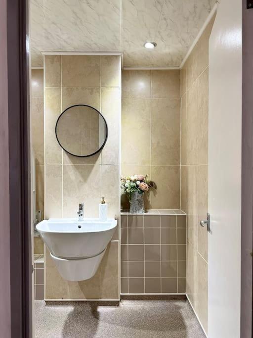 Holiday home 6 Guests House Old Trafford,media City,city Centre, Free Parking *