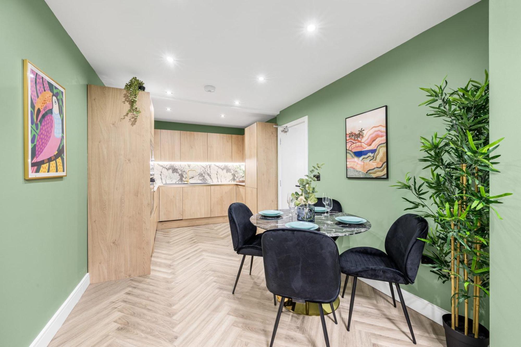 Amazonian Luxury Family Mcr Centre Etihad Free Parking Holiday home *
