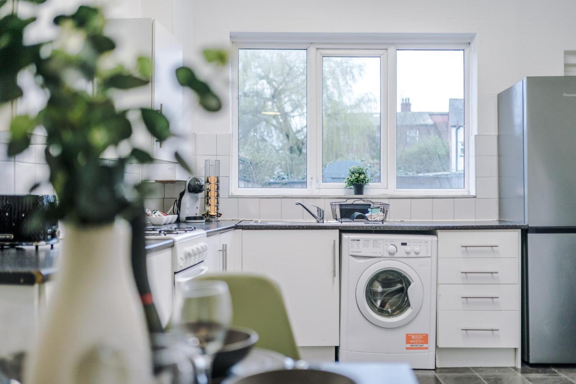 New! Spacious House In By 53 Degrees Property, Ideal For Long Term & Business! Holiday home Manchester