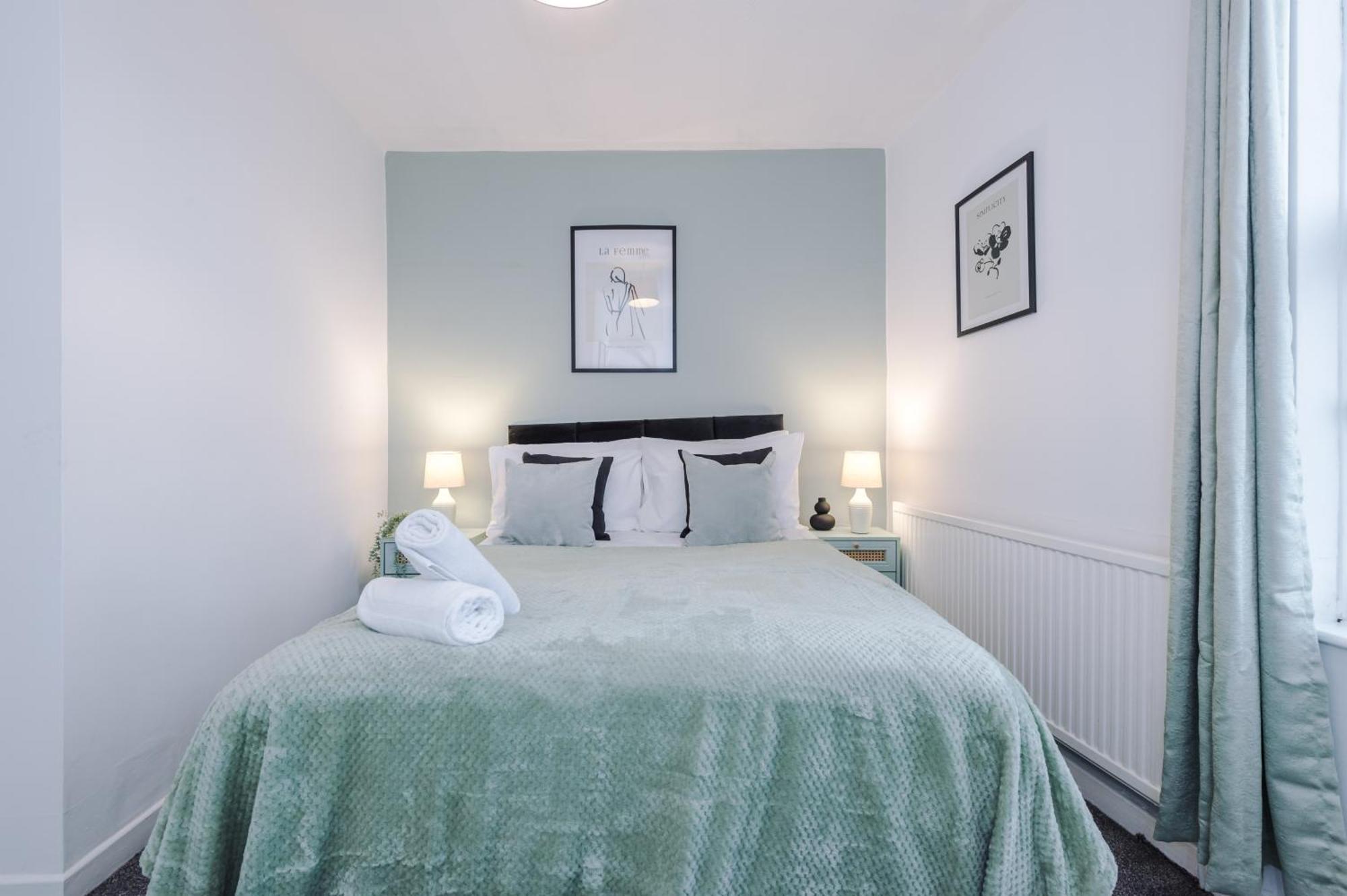New! Spacious House In By 53 Degrees Property, Ideal For Long Term & Business! Holiday home Manchester