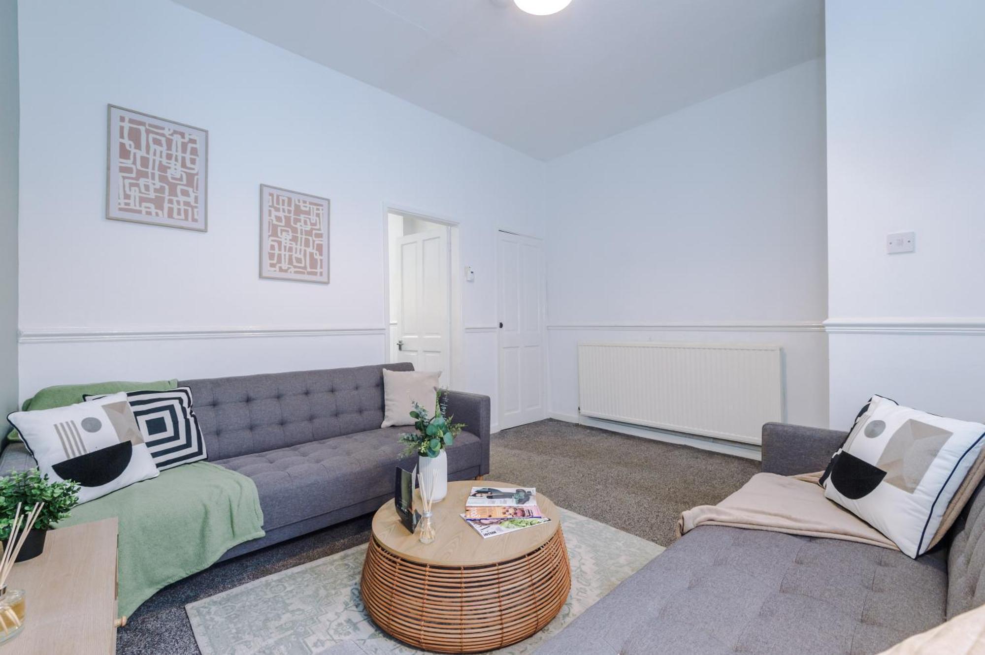 Holiday home New! Spacious House In By 53 Degrees Property, Ideal For Long Term & Business!