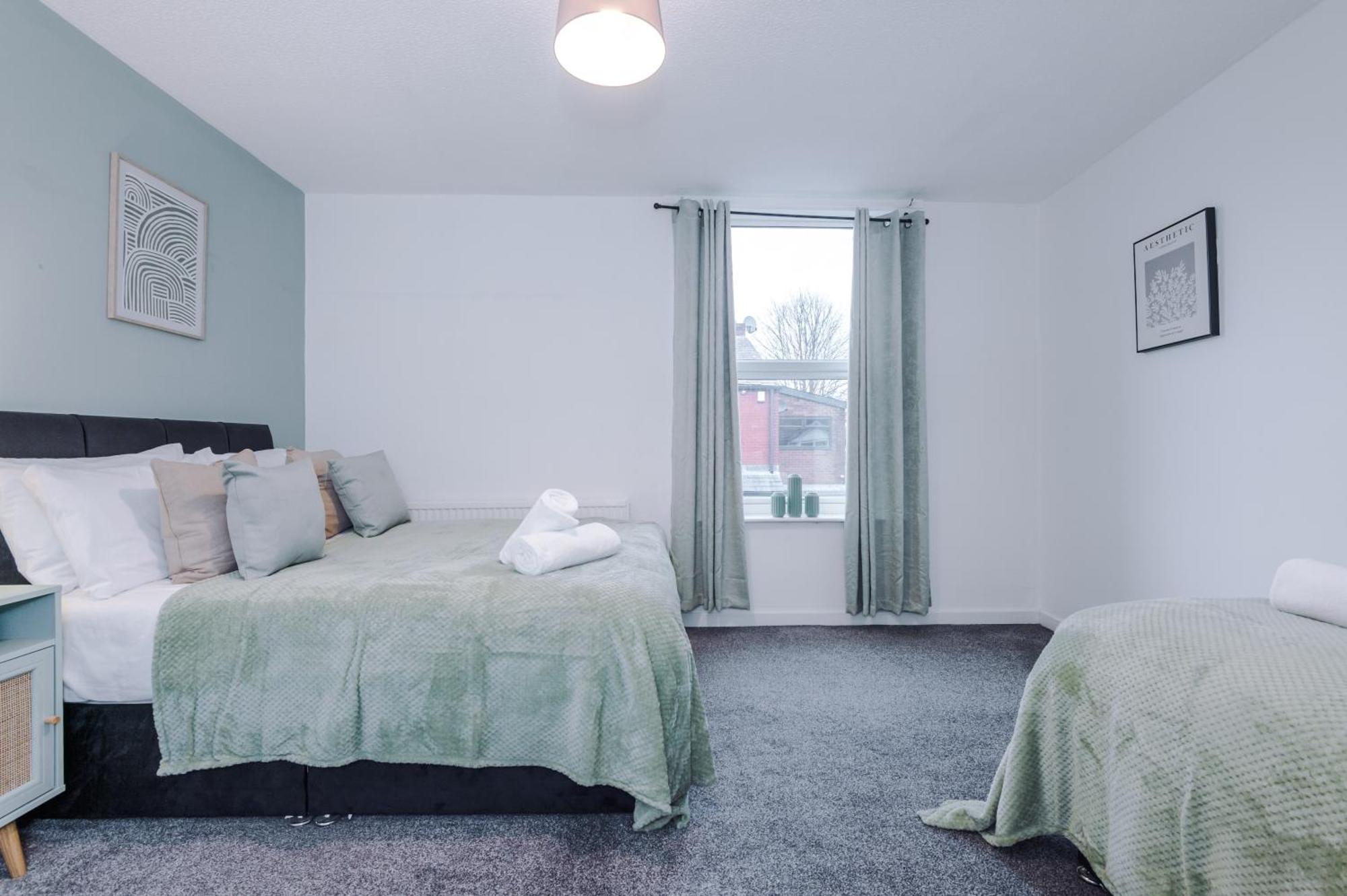 Holiday home New! Spacious House In By 53 Degrees Property, Ideal For Long Term & Business! Manchester