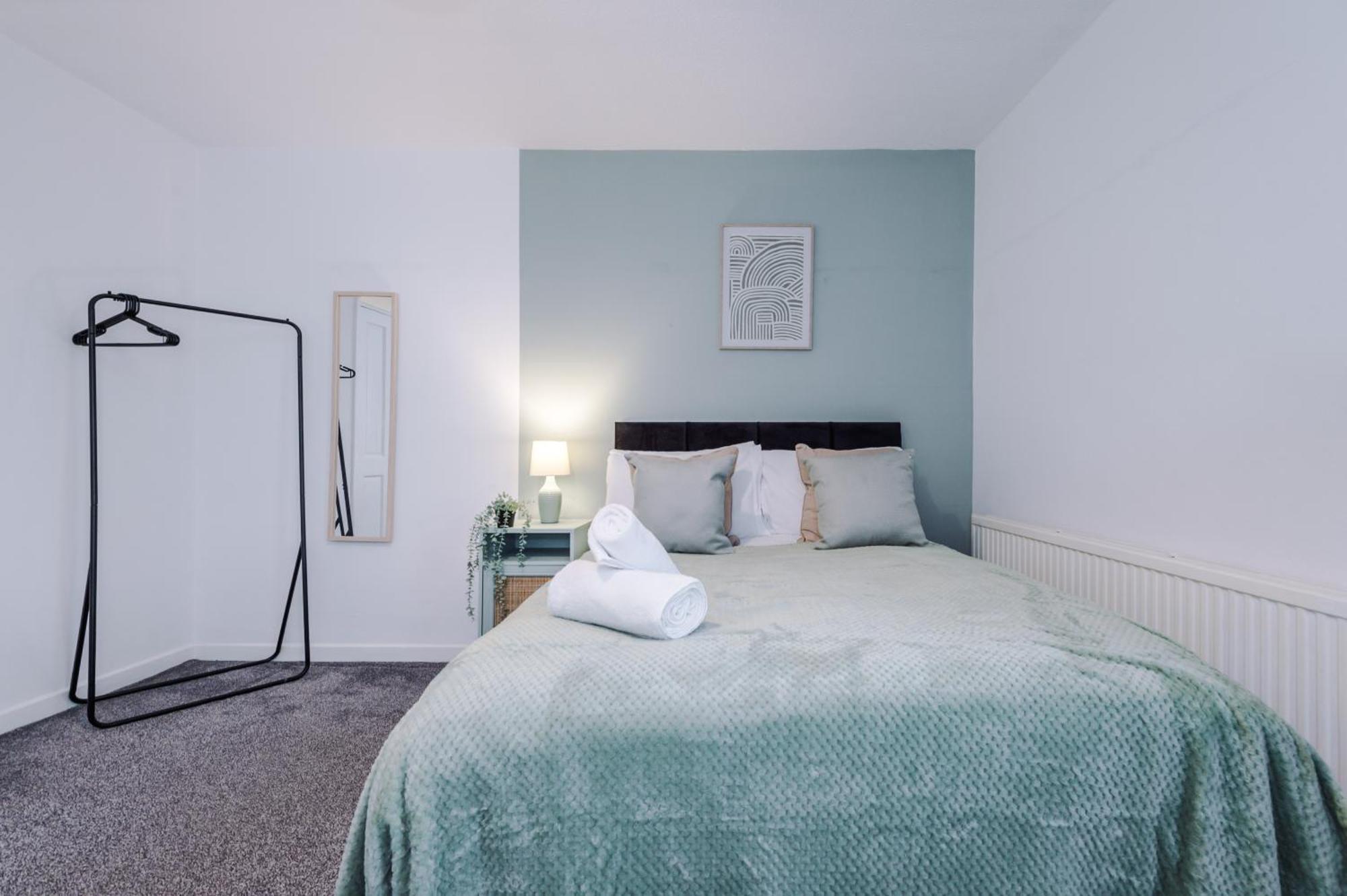 Holiday home New! Spacious House In By 53 Degrees Property, Ideal For Long Term & Business! Manchester