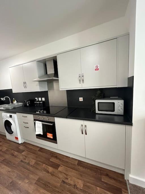 Failsworth Luxury 3 With Free Parking Apartment
