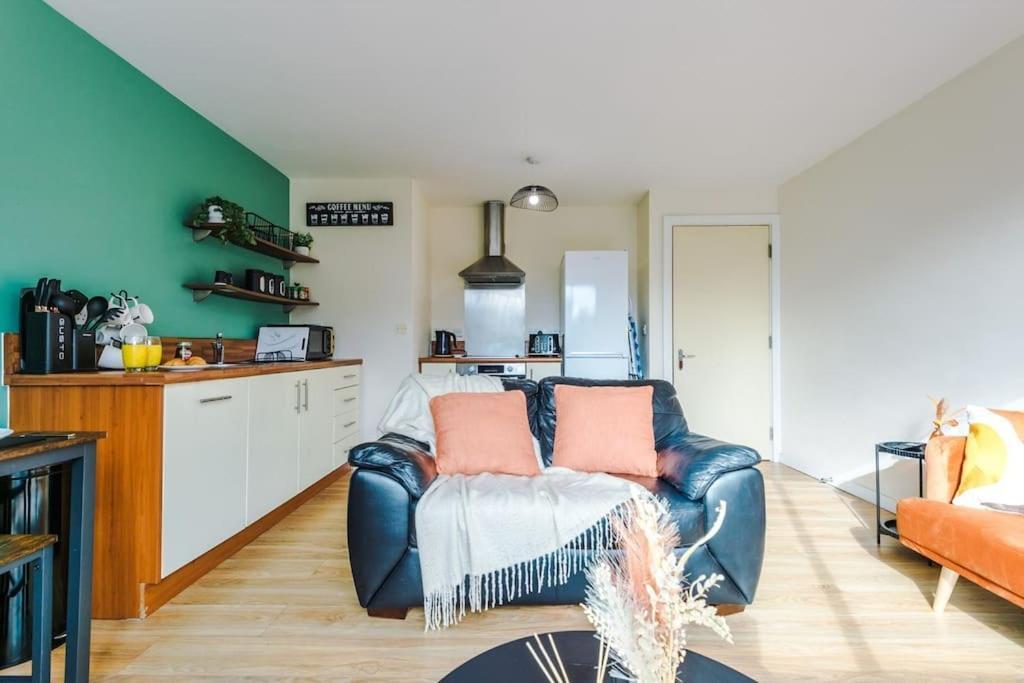 Modern 2br Near Centre - Free Parking Garage *