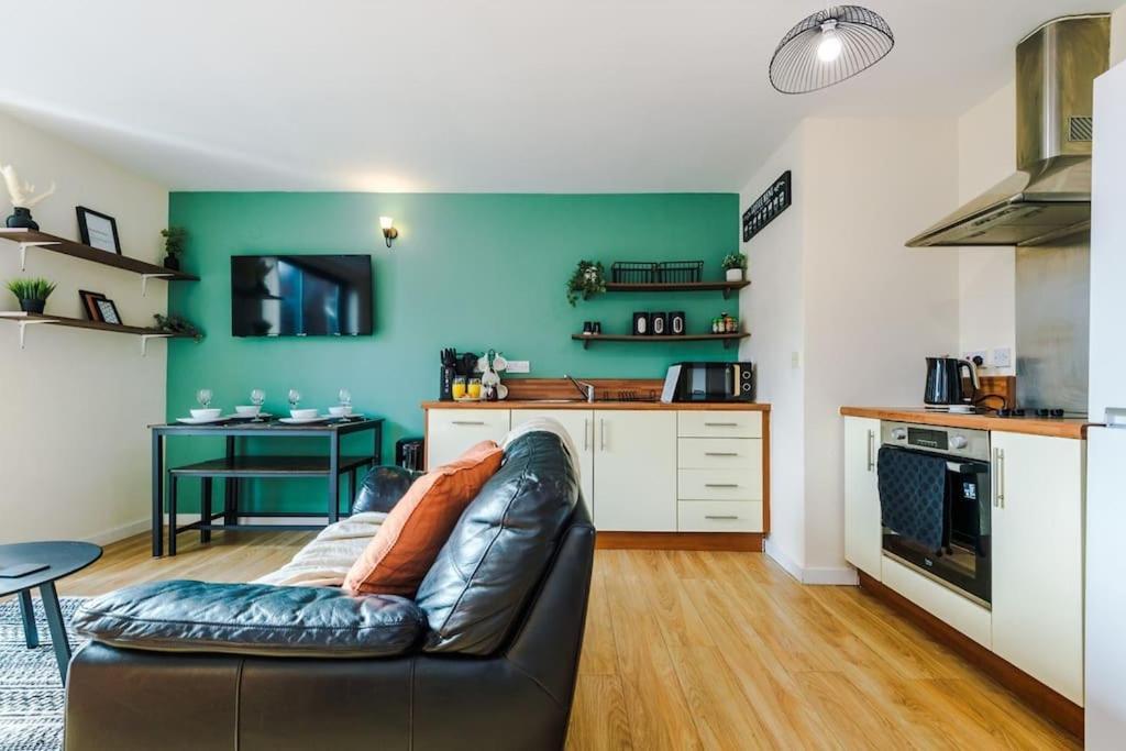 Apartment Modern 2br Near Centre - Free Parking Garage *