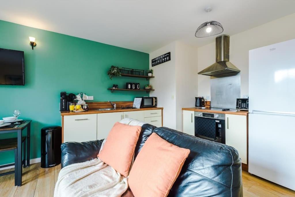 Modern 2br Near Centre - Free Parking Garage Apartment