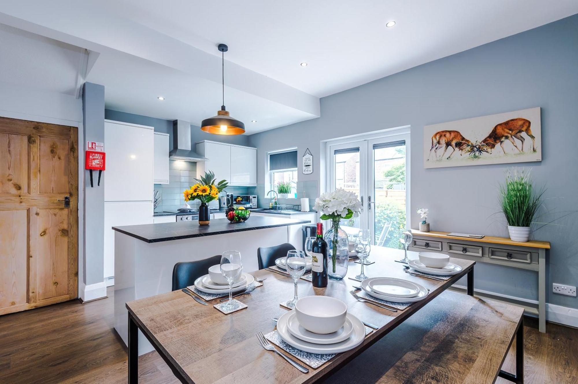 New! 3-bed Spacious In By 53 Degrees Property, Ideal For Groups, Free Parking! * Manchester