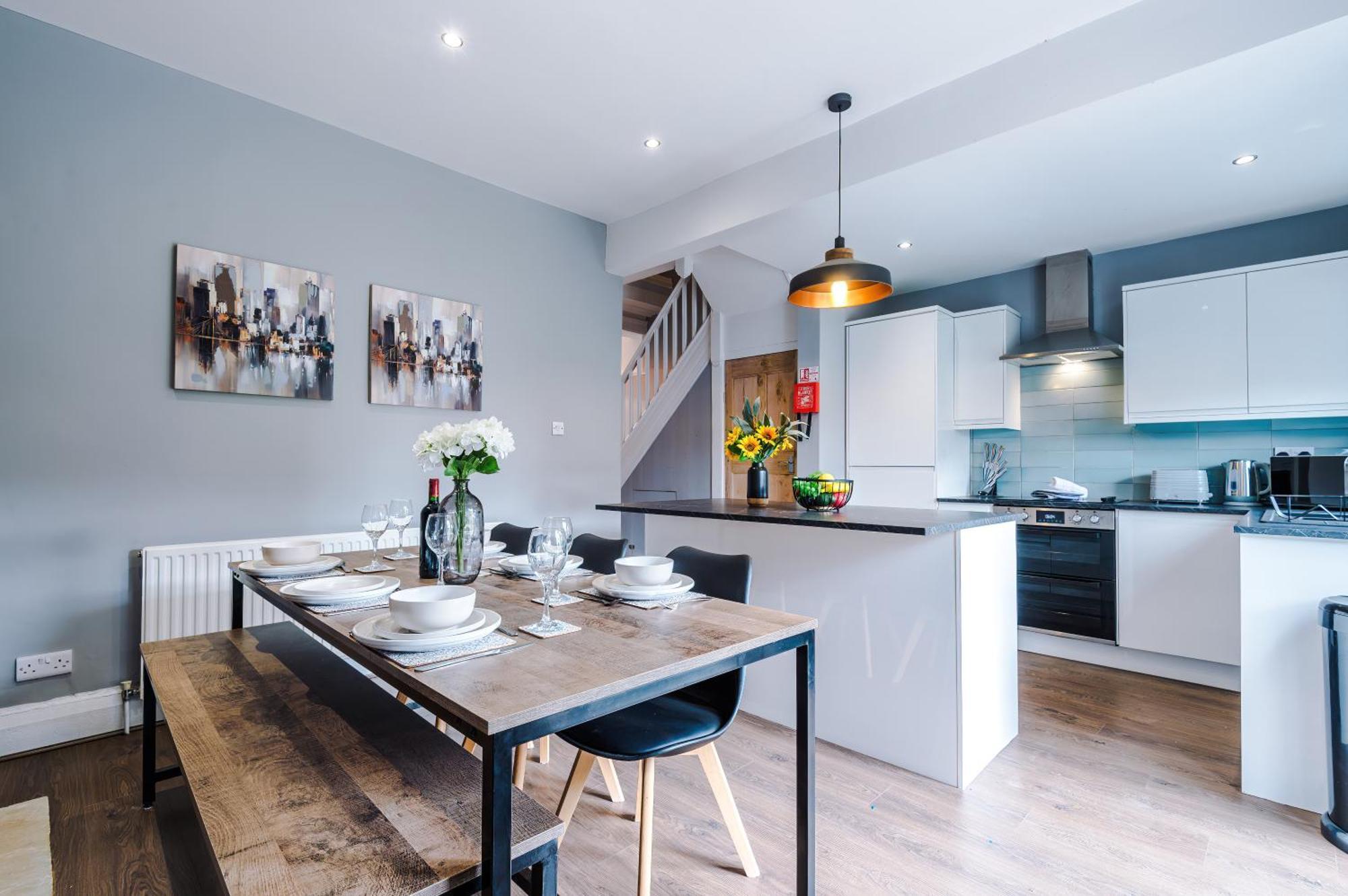 New! 3-bed Spacious In By 53 Degrees Property, Ideal For Groups, Free Parking!