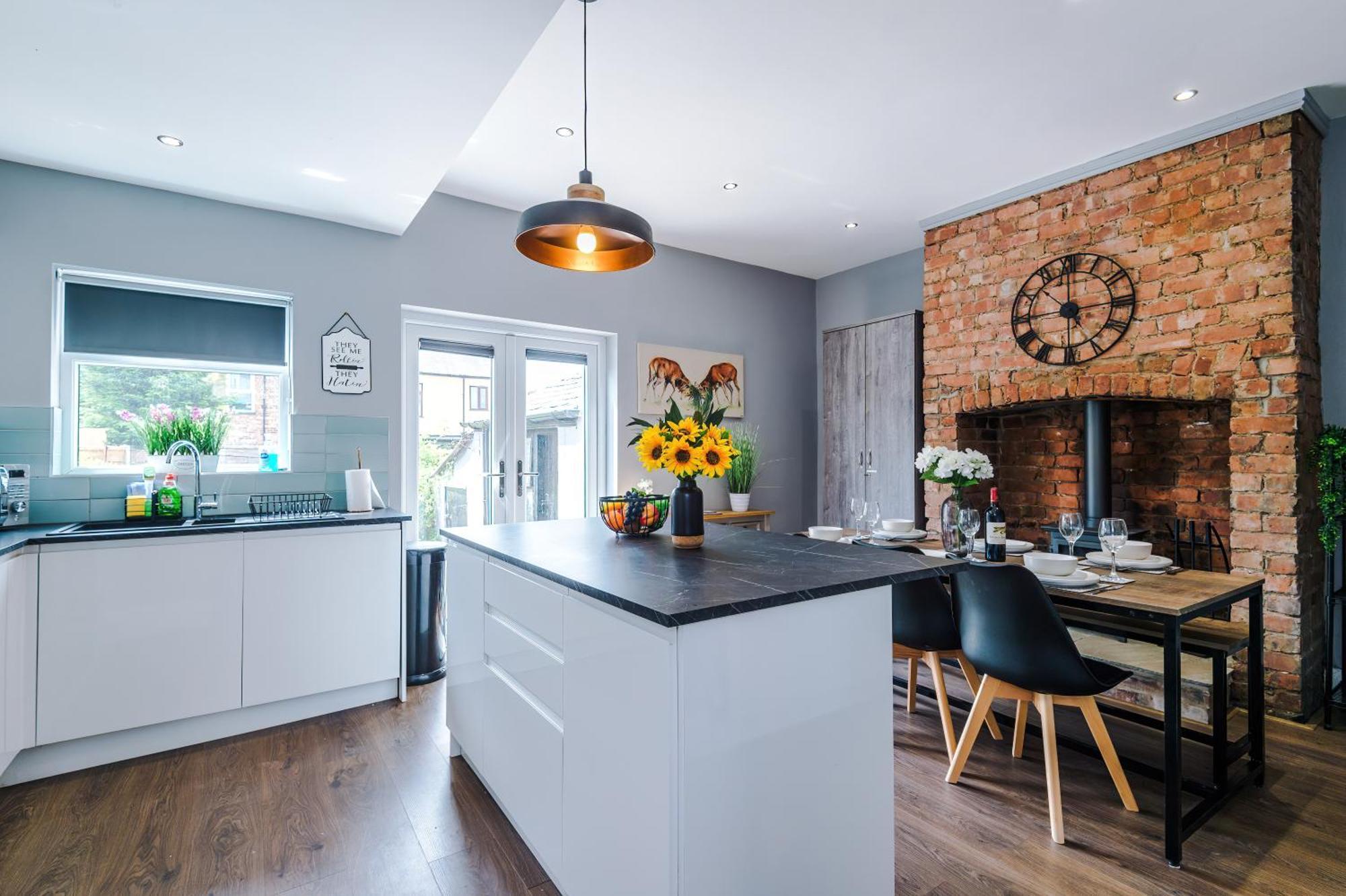 New! 3-bed Spacious In By 53 Degrees Property, Ideal For Groups, Free Parking! Manchester