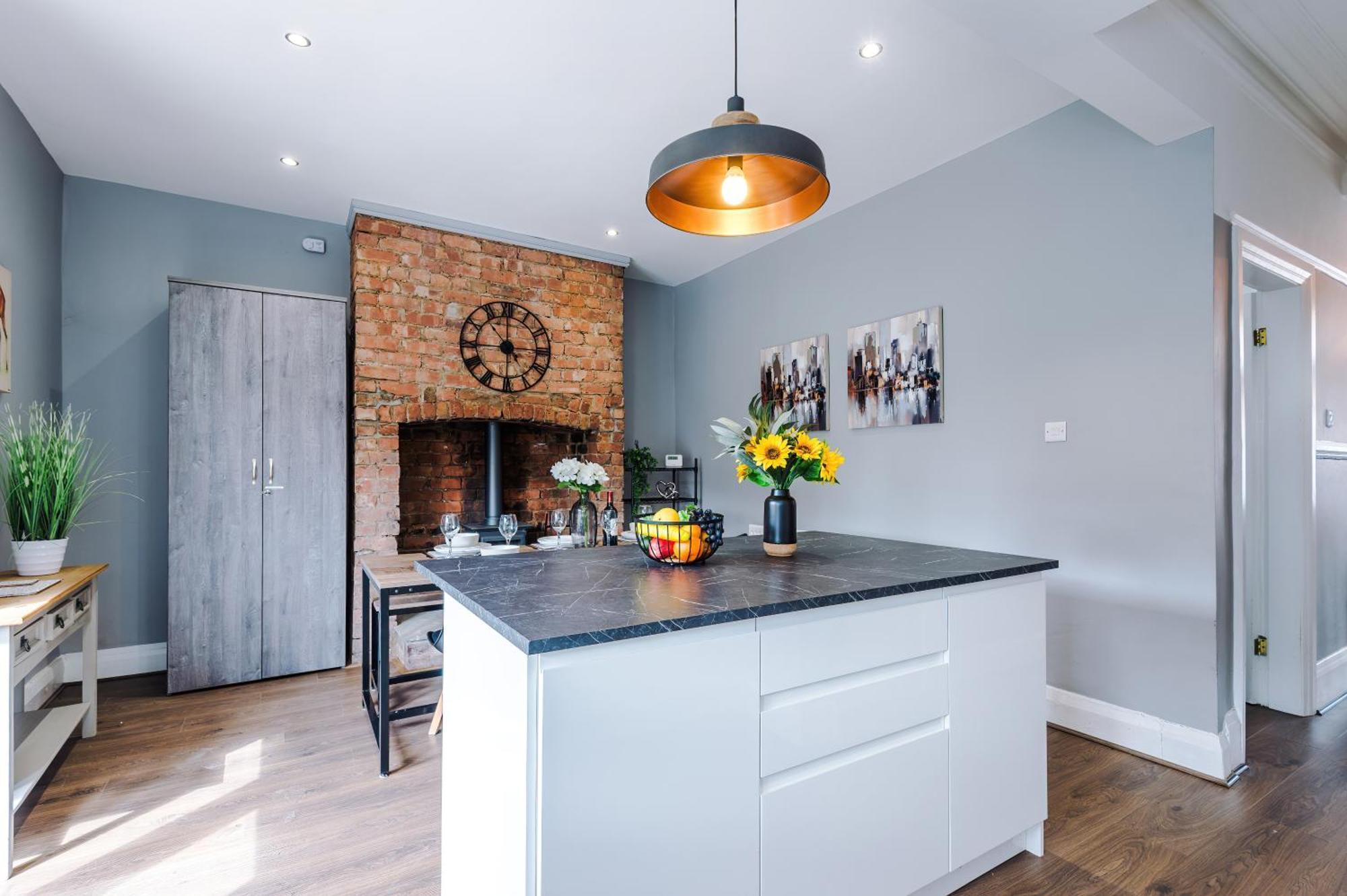 New! 3-bed Spacious In By 53 Degrees Property, Ideal For Groups, Free Parking!