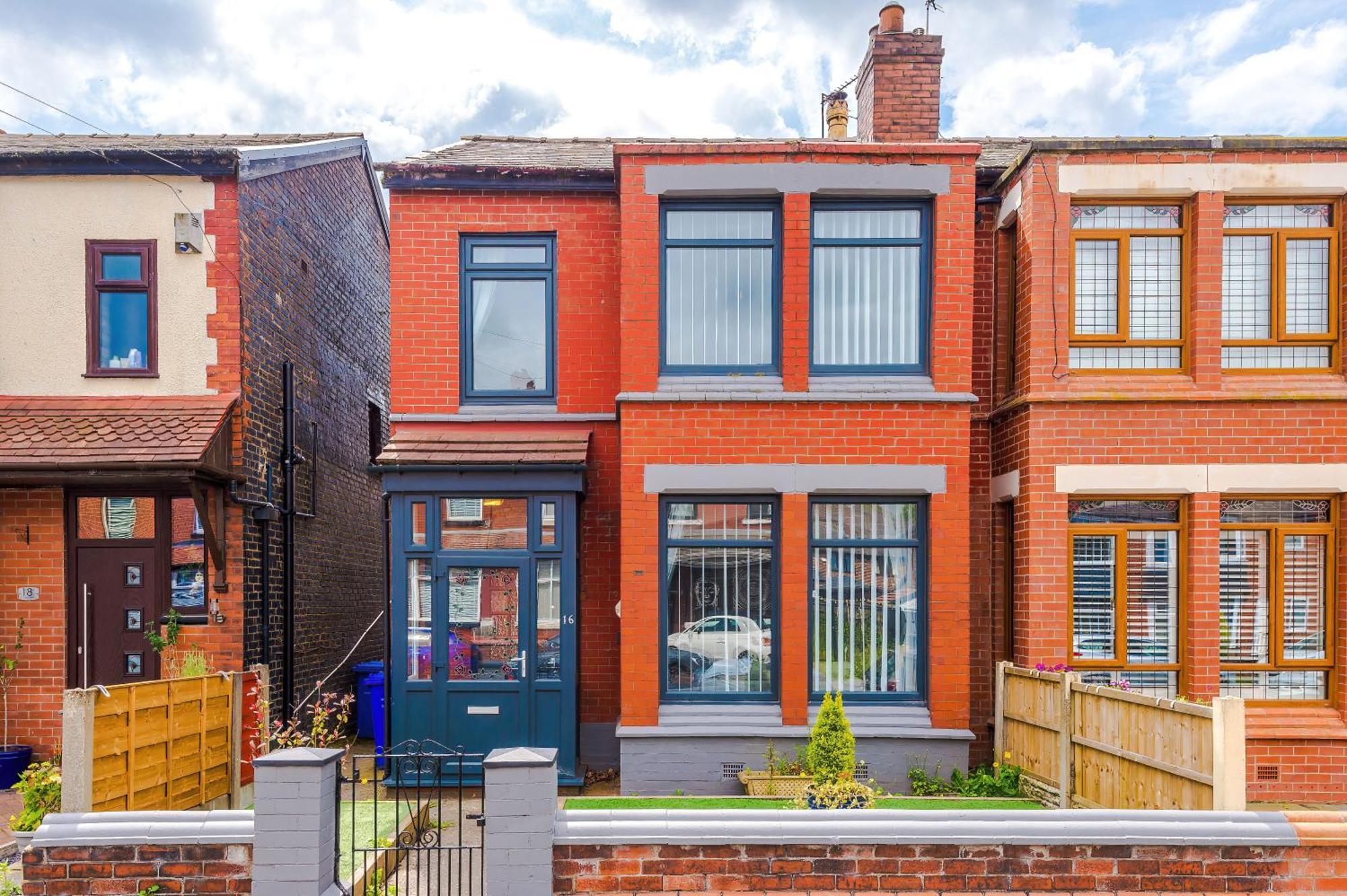 Holiday home New! 3-bed Spacious In By 53 Degrees Property, Ideal For Groups, Free Parking! Manchester