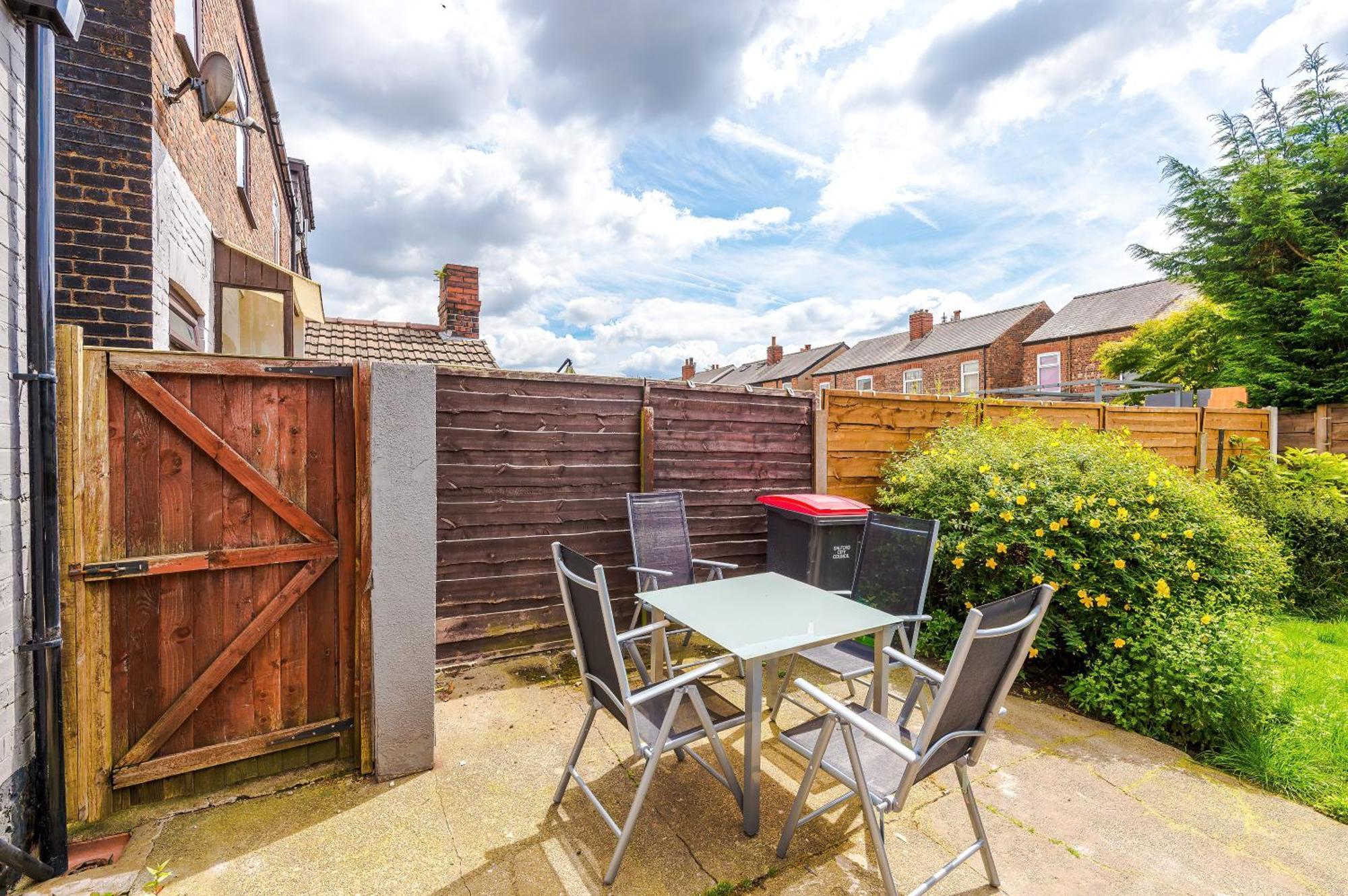 New! 3-bed Spacious In By 53 Degrees Property, Ideal For Groups, Free Parking! * Manchester