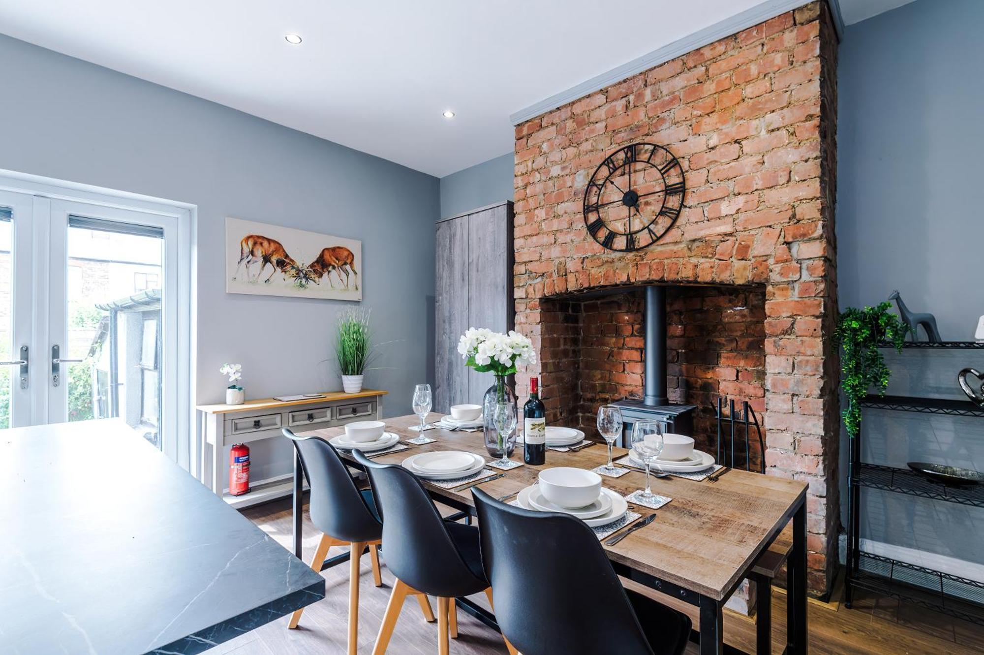 New! 3-bed Spacious In By 53 Degrees Property, Ideal For Groups, Free Parking! Holiday home