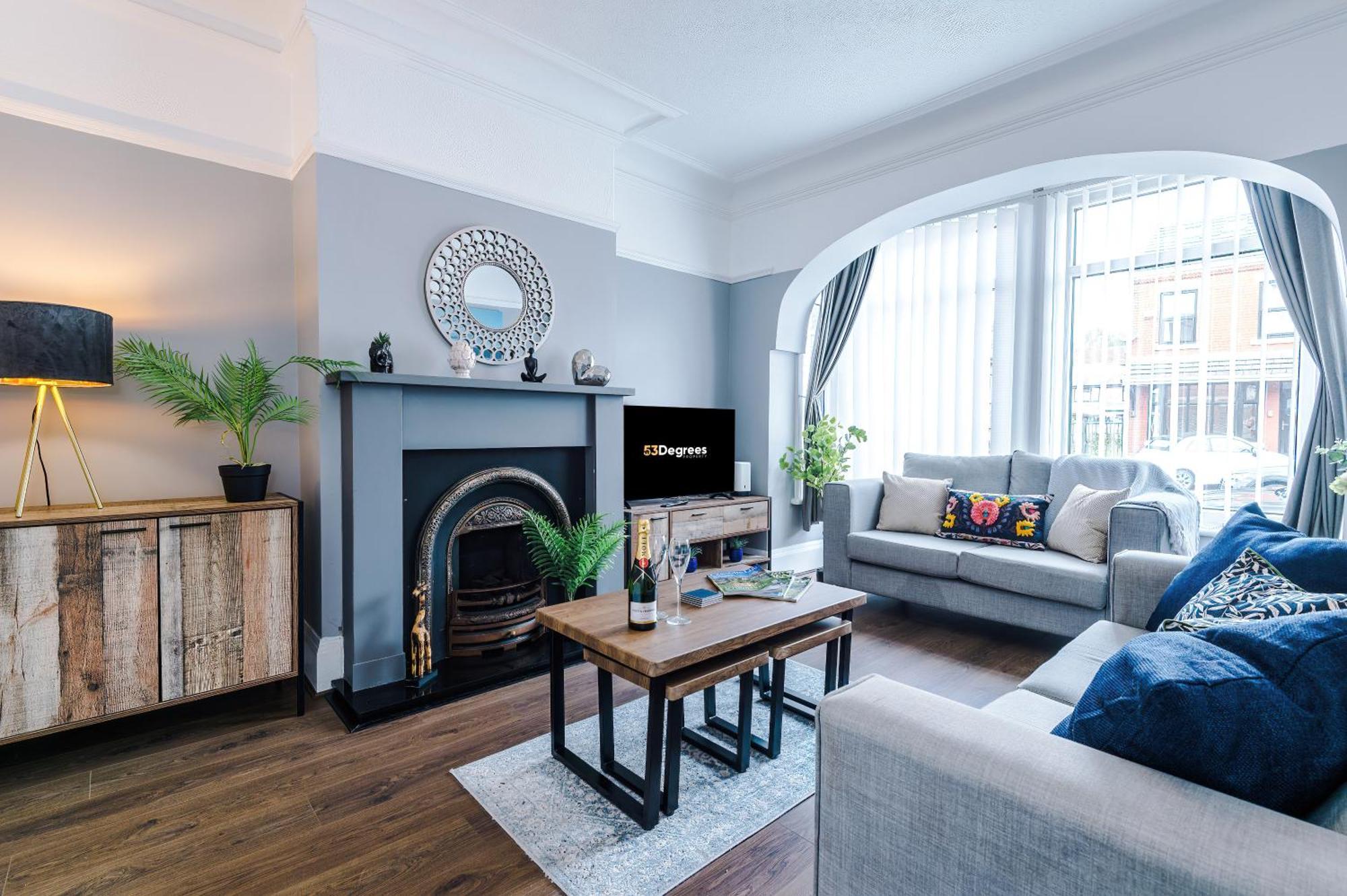 New! 3-bed Spacious In By 53 Degrees Property, Ideal For Groups, Free Parking! *