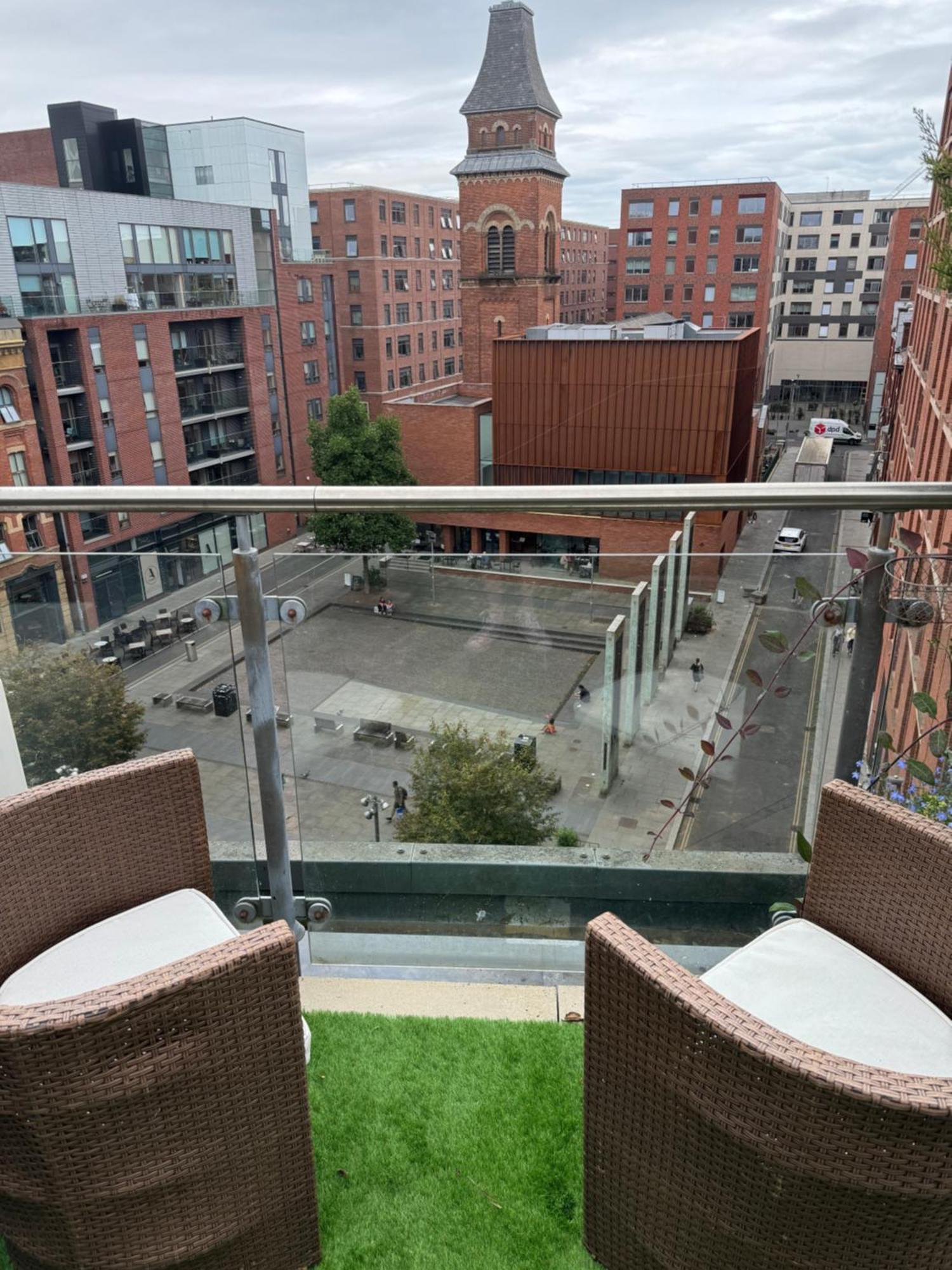 Ancoats Getaway With Terrace And Hot Tub Apartment