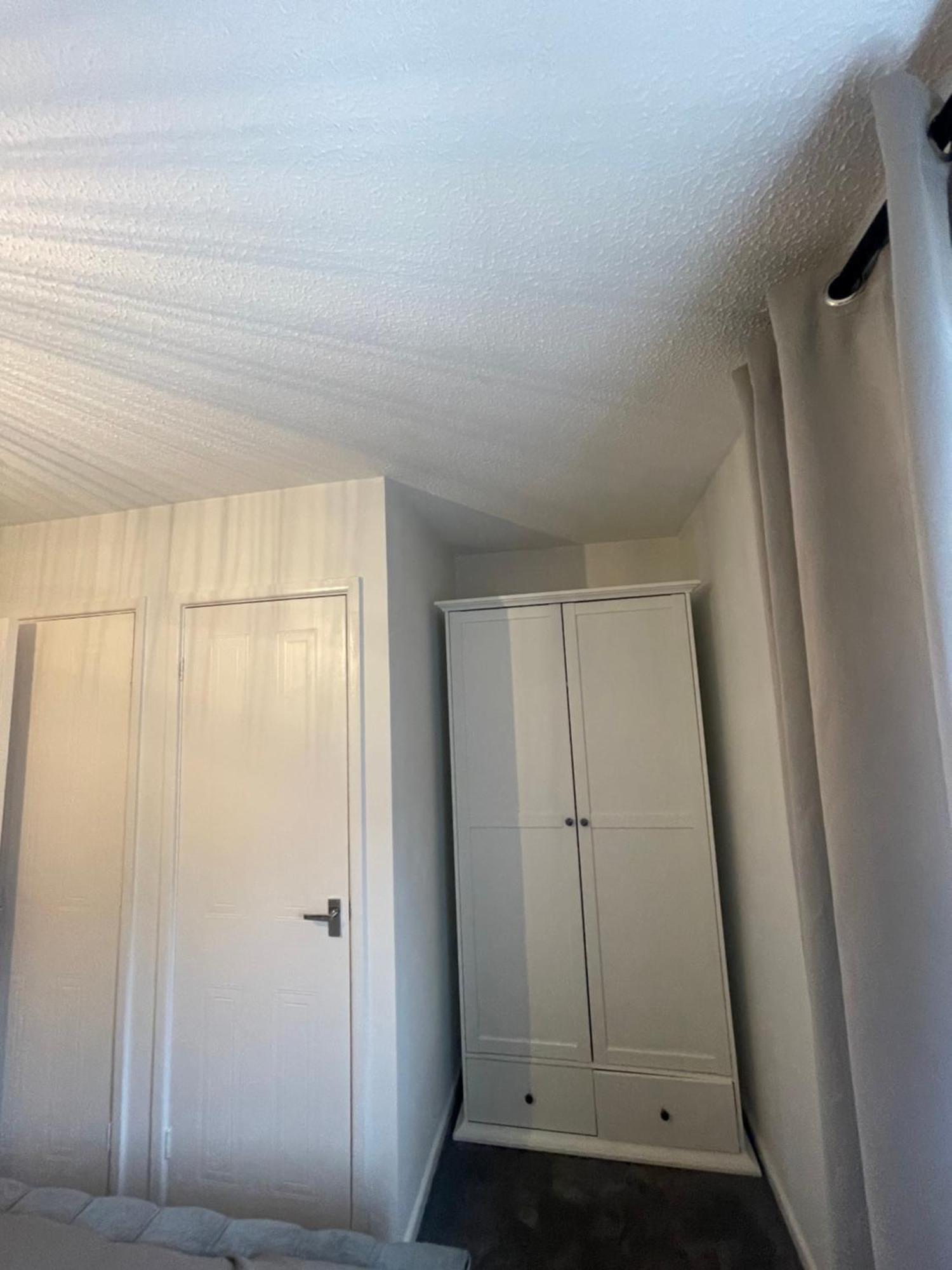 Apartment Entire Two Bed House With Gated Off Street Parking