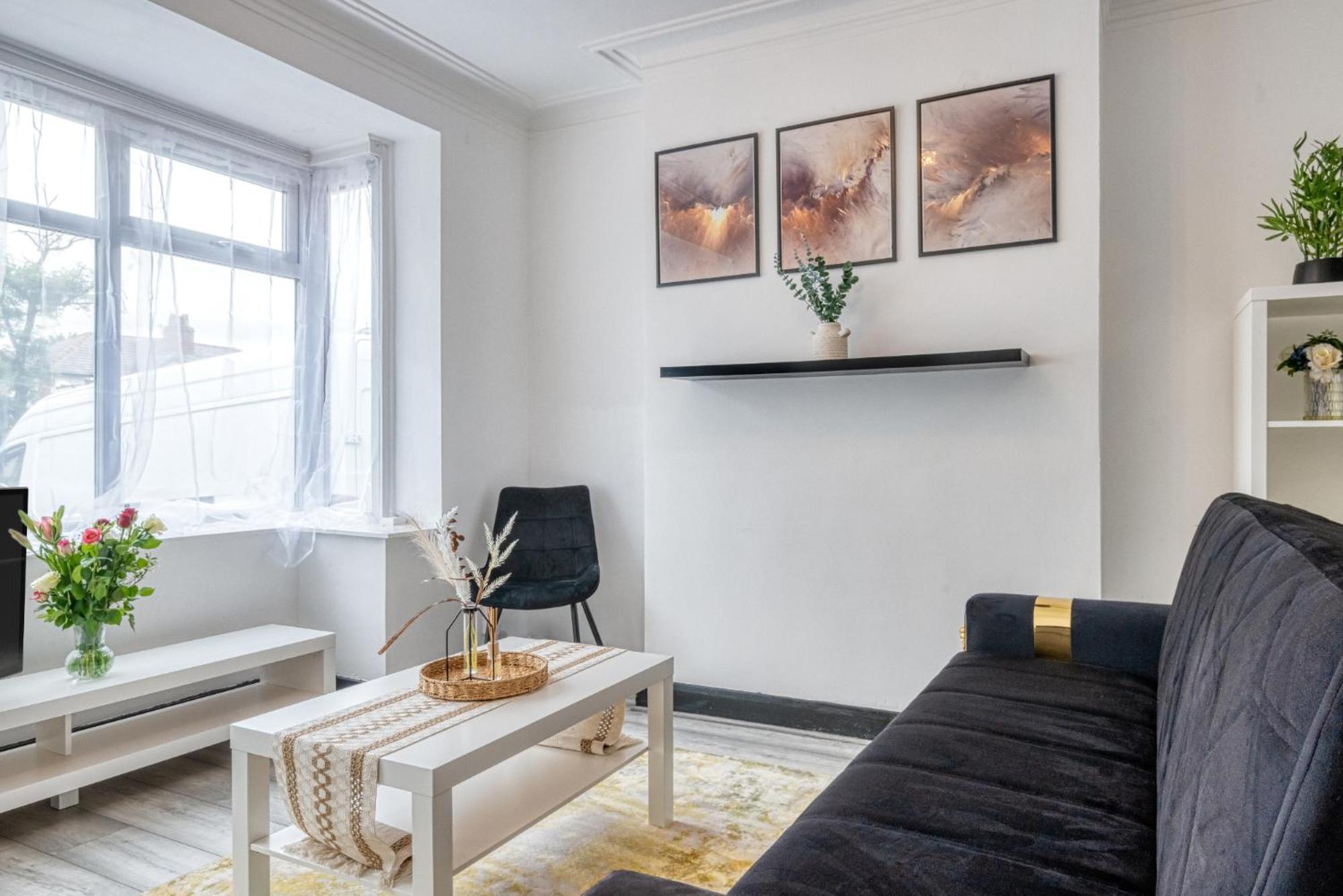 Full House, Massage Mattresses, Sleeps 6 Guests, Free Wifi, Free Parking, Free Netflix, Smart Tv Holiday home