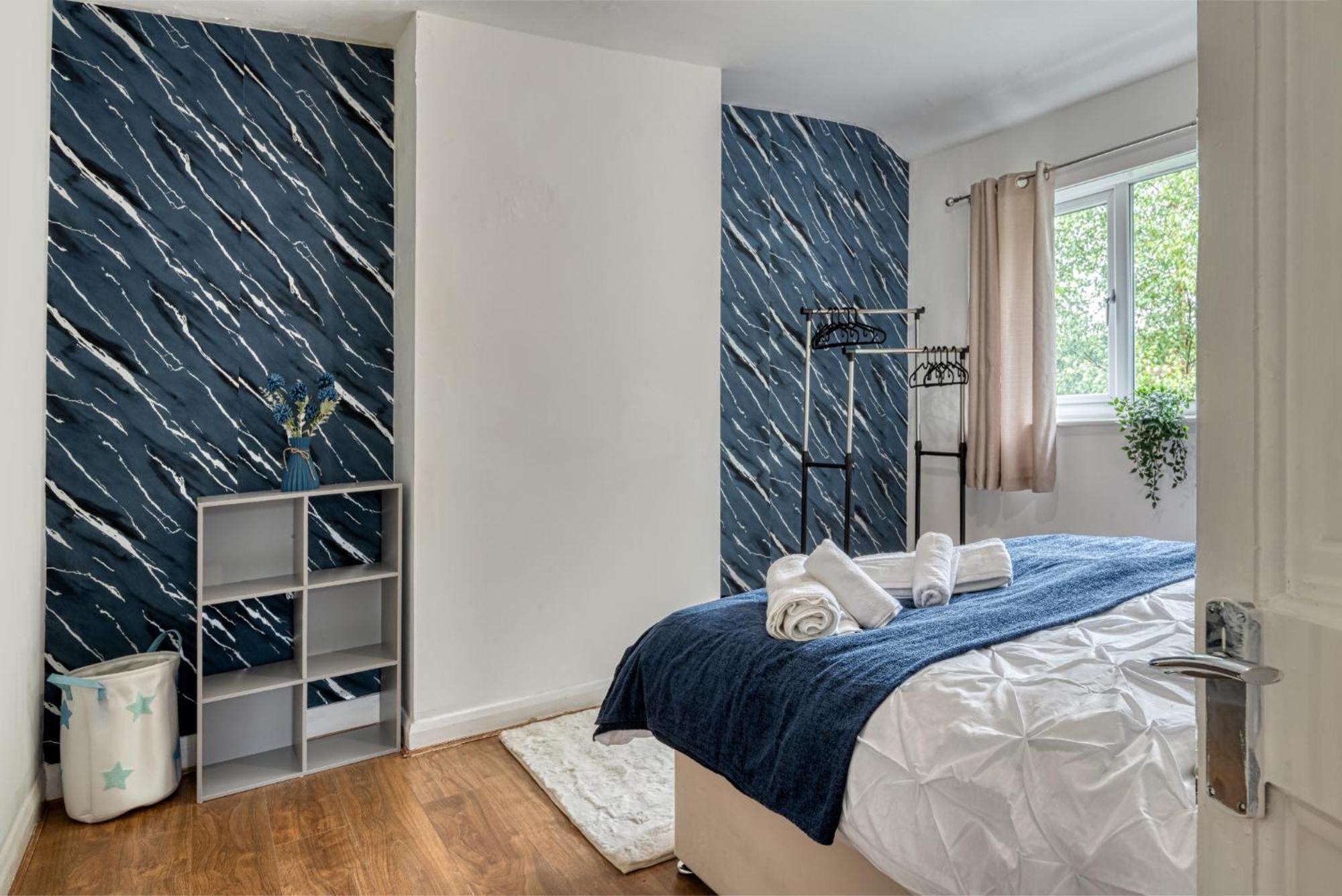 Holiday home Full House, Massage Mattresses, Sleeps 6 Guests, Free Wifi, Free Parking, Free Netflix, Smart Tv Manchester