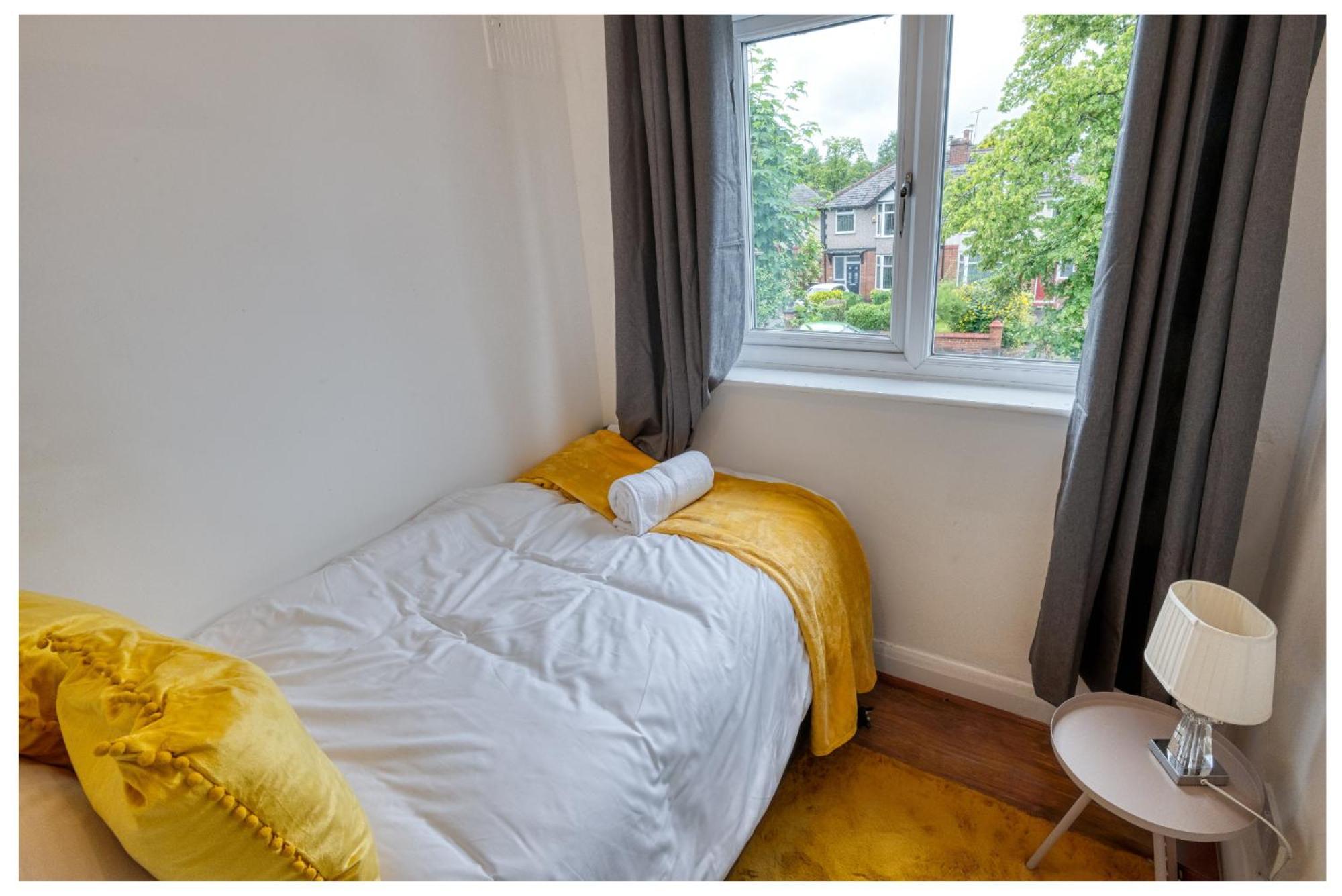 Full House, Massage Mattresses, Sleeps 6 Guests, Free Wifi, Free Parking, Free Netflix, Smart Tv Manchester