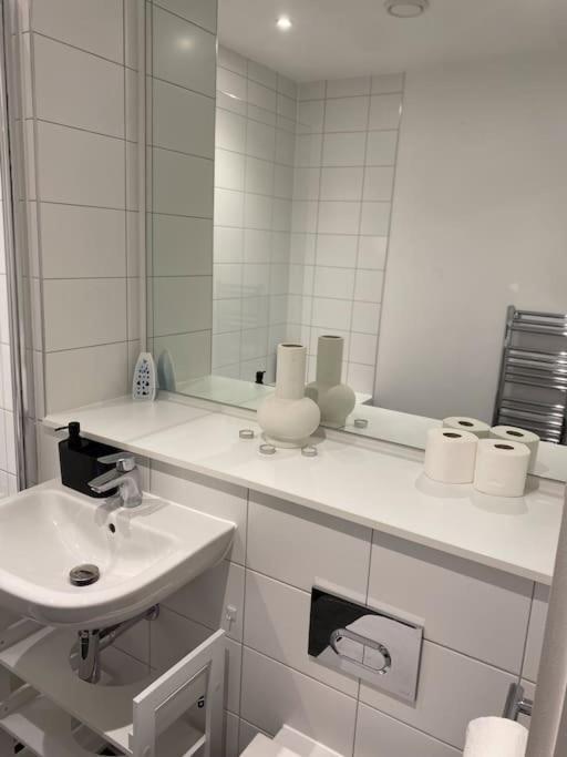 Apartment Manchester-1br Free Parking-cinema