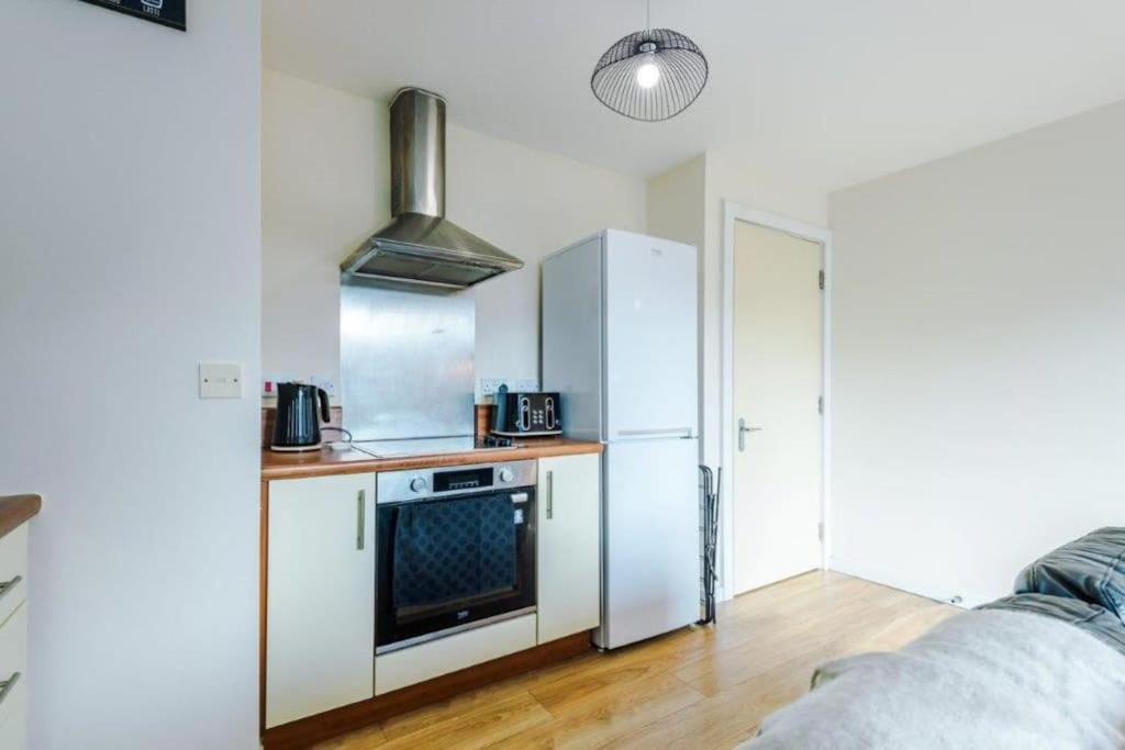 Modern 2br Near Centre - Free Parking Garage Apartment