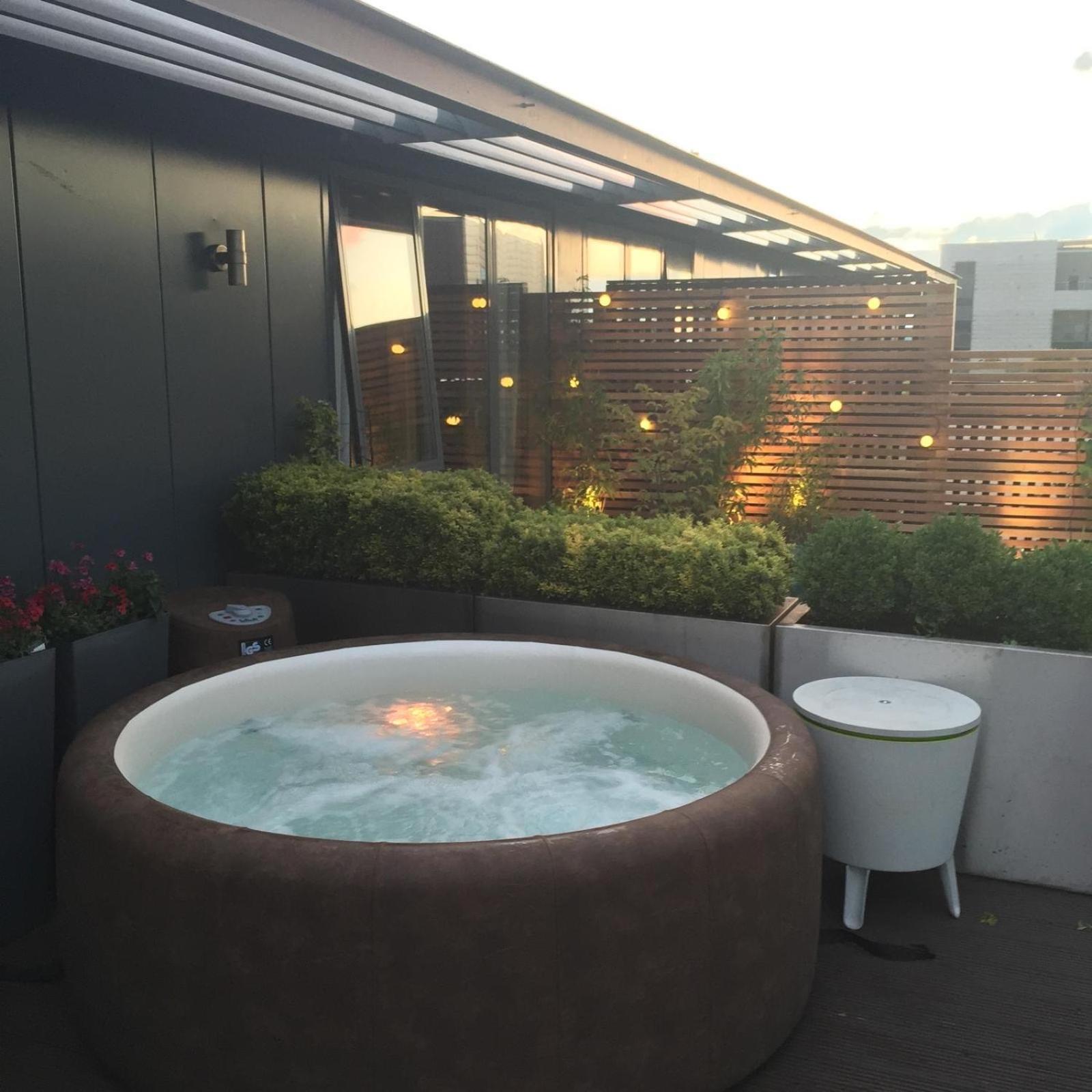 Ancoats Getaway With Terrace And Hot Tub Apartment