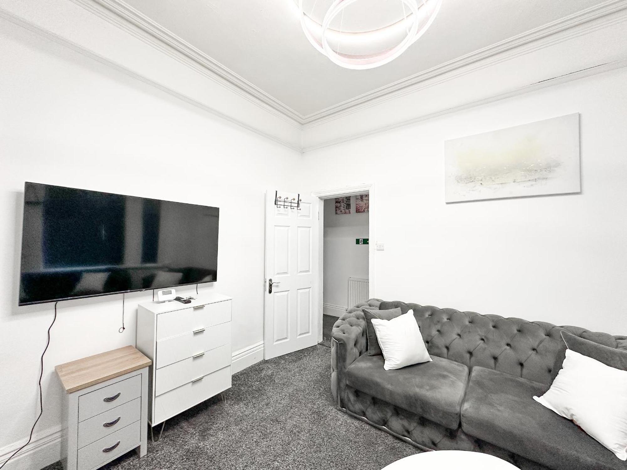 Holiday home Large In Heart Of Bustling Levenshulme Manchester