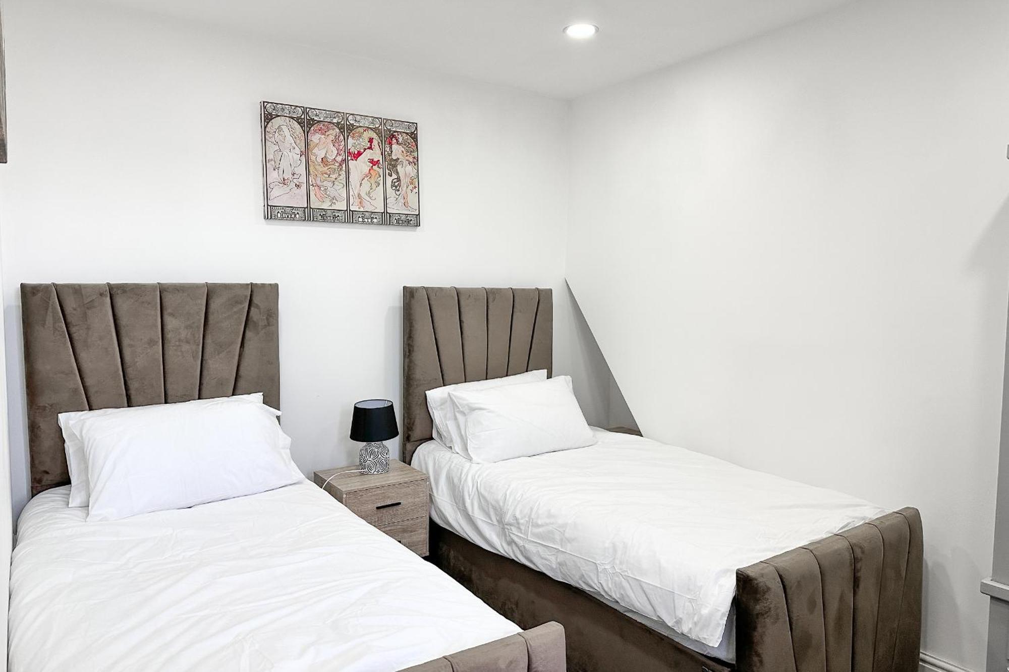 Large In Heart Of Bustling Levenshulme Holiday home *