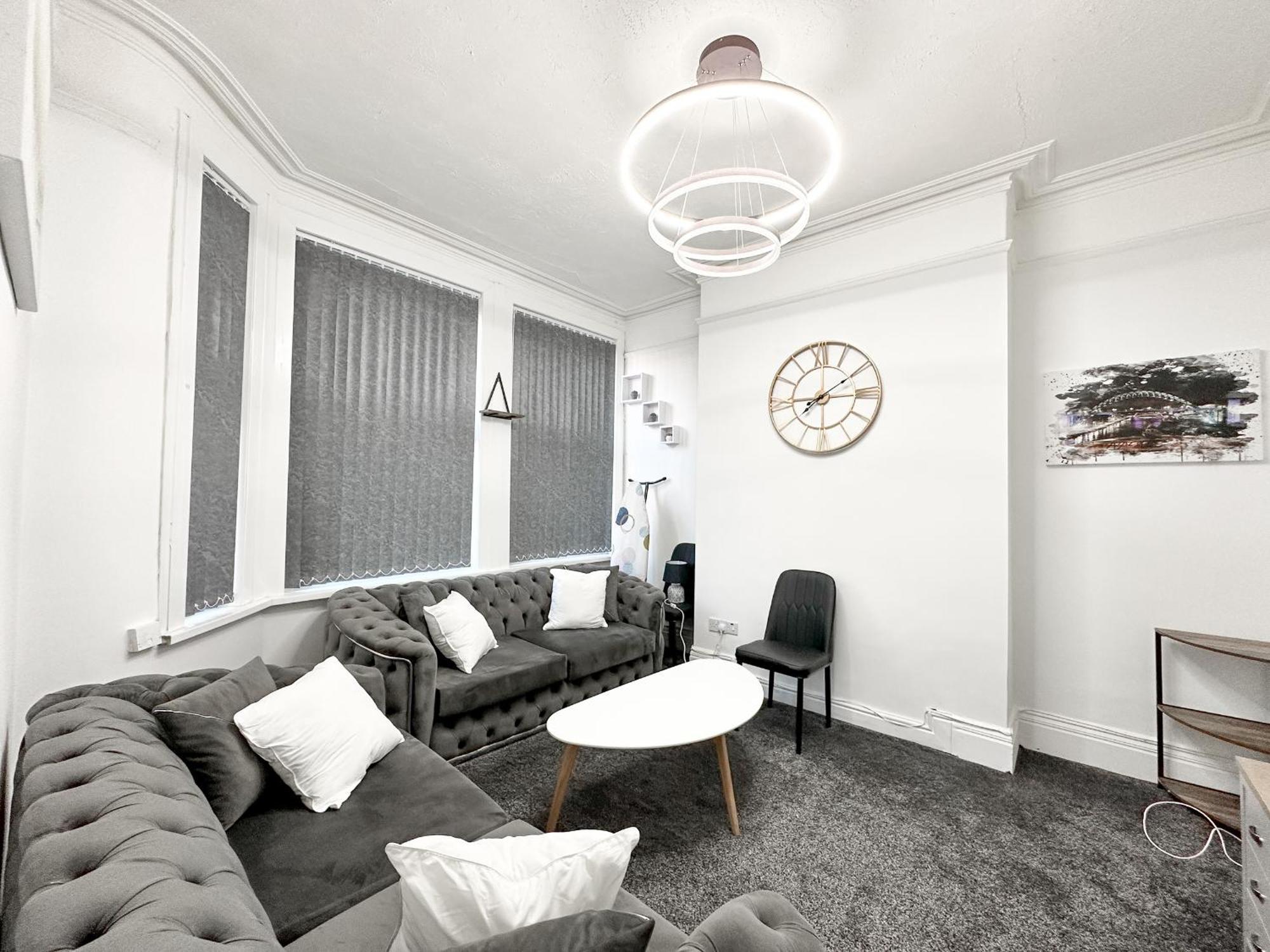 Holiday home Large In Heart Of Bustling Levenshulme