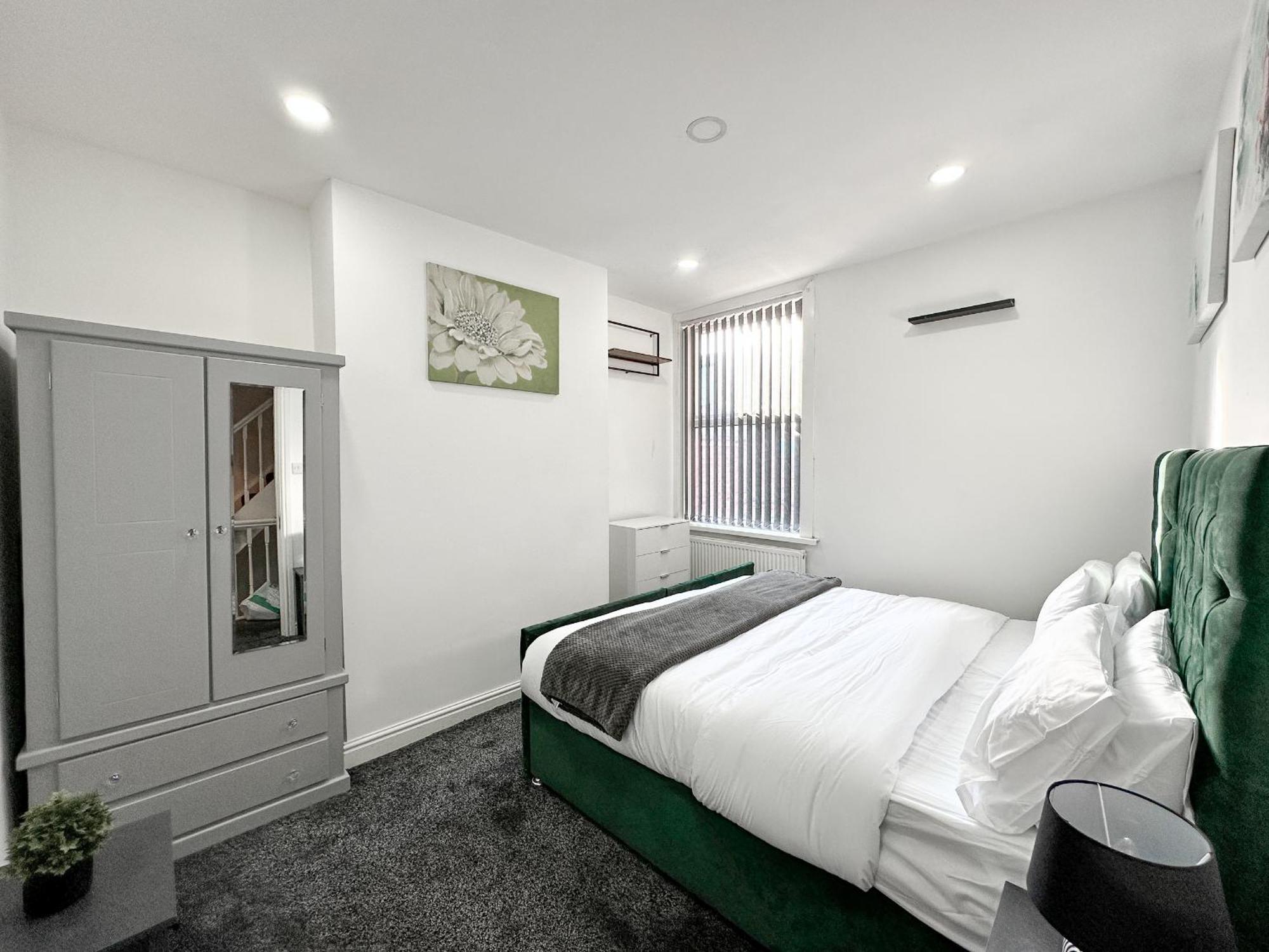 Holiday home Large In Heart Of Bustling Levenshulme *