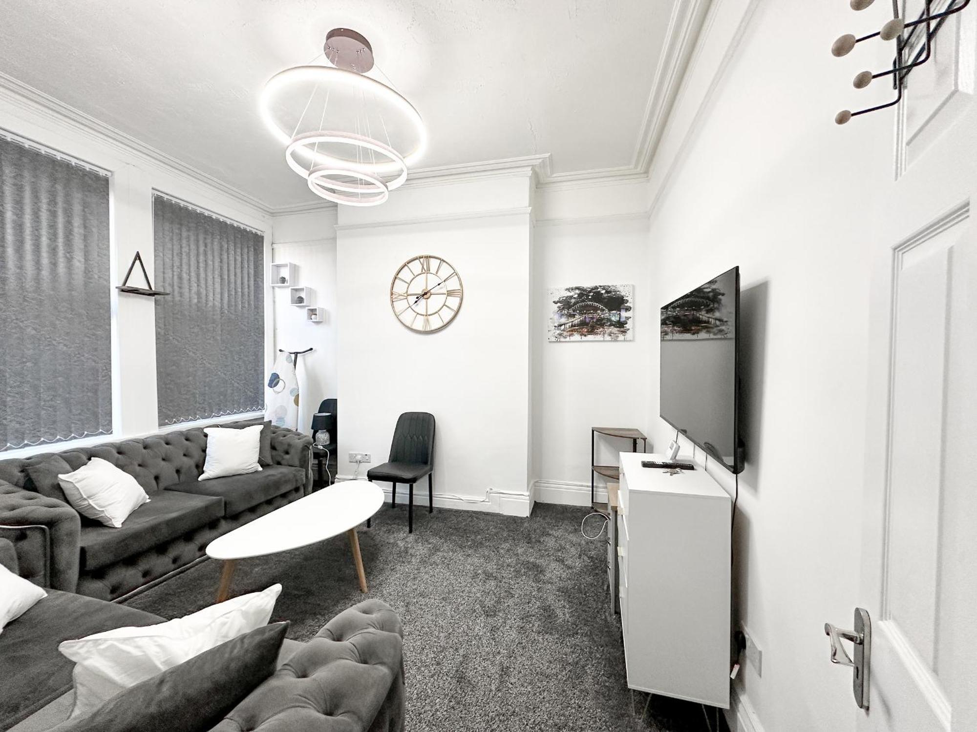 Large In Heart Of Bustling Levenshulme * Manchester
