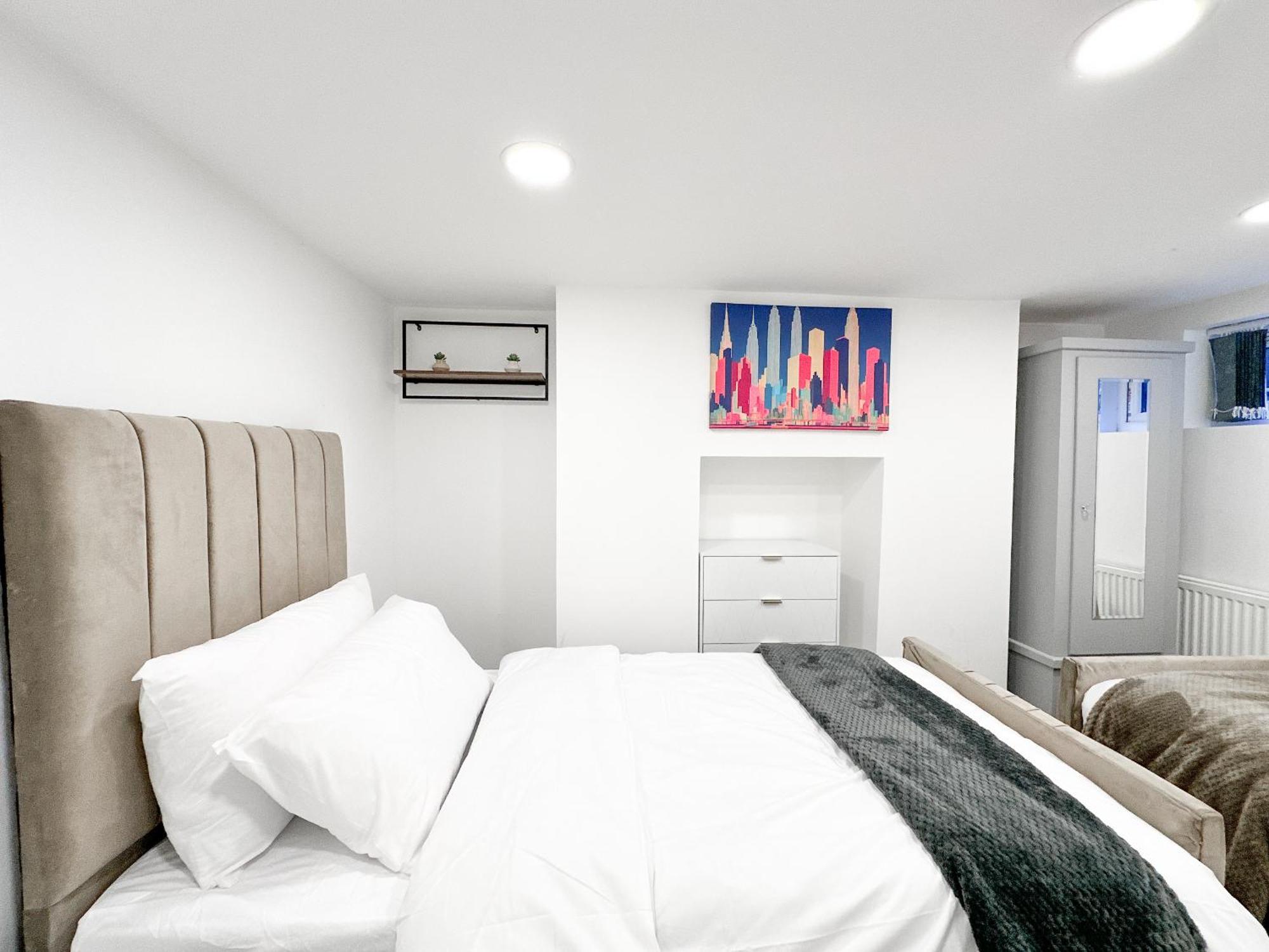 Large In Heart Of Bustling Levenshulme Holiday home *