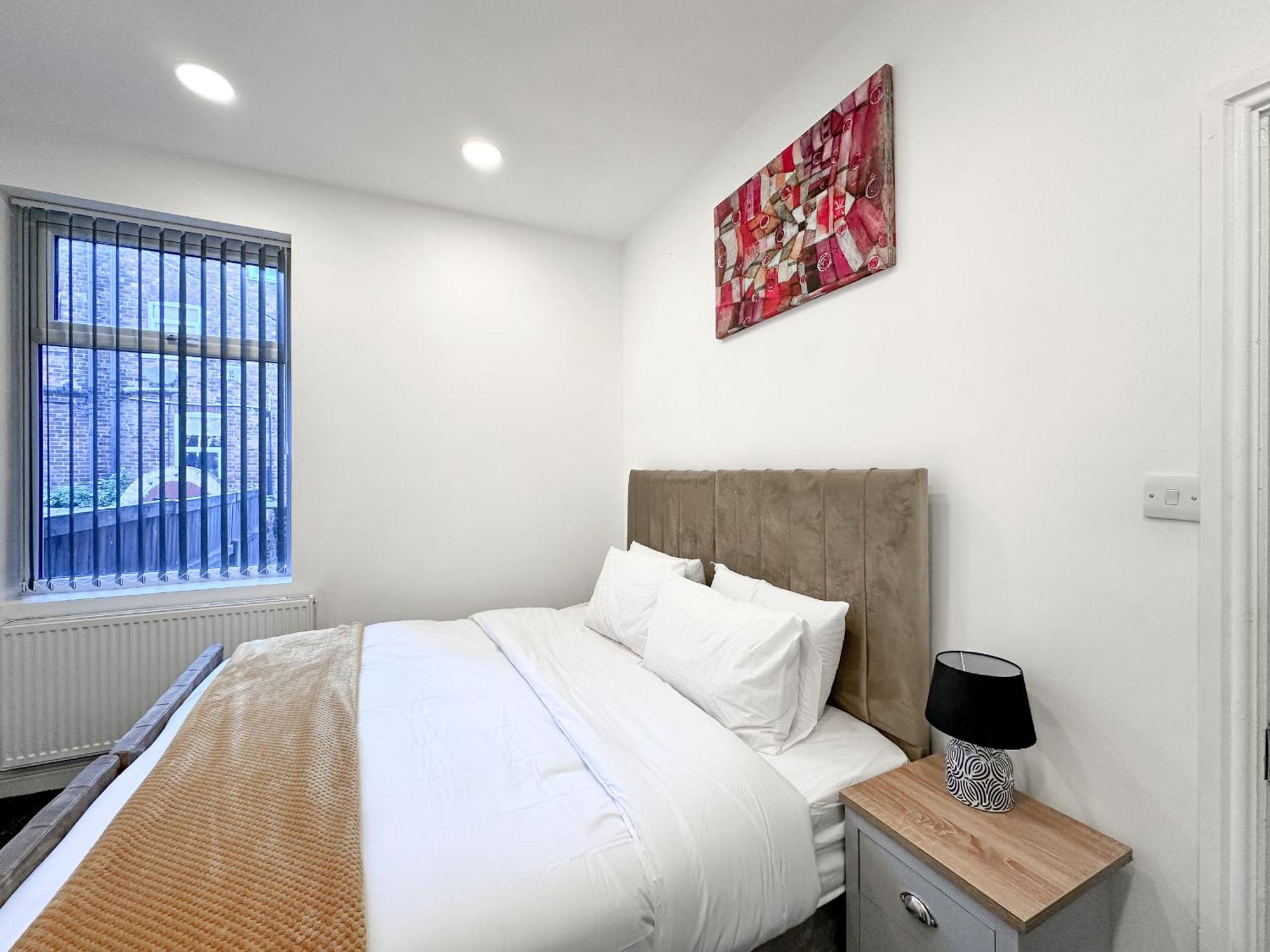 Large In Heart Of Bustling Levenshulme Holiday home *
