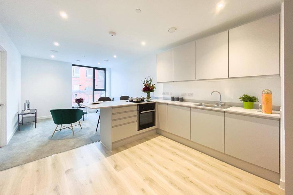 Terrace Retreat-cinema & Free Parking Apartment Manchester